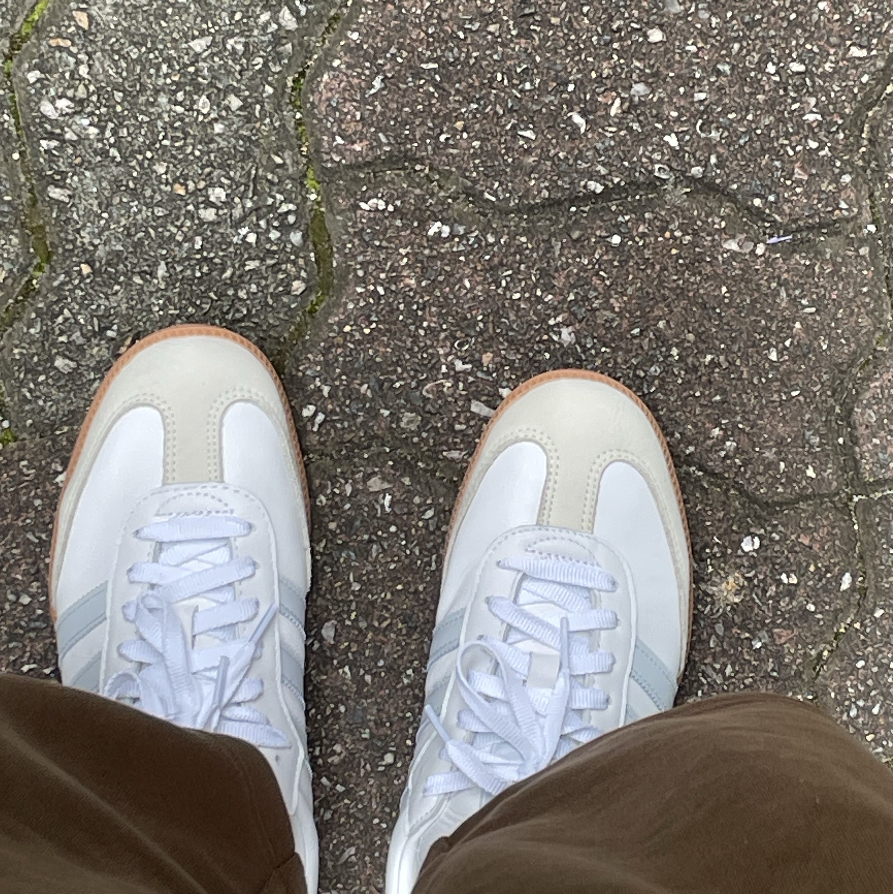 (W) Adidas Samba OG Cloud White Halo Blue 착용 스타일