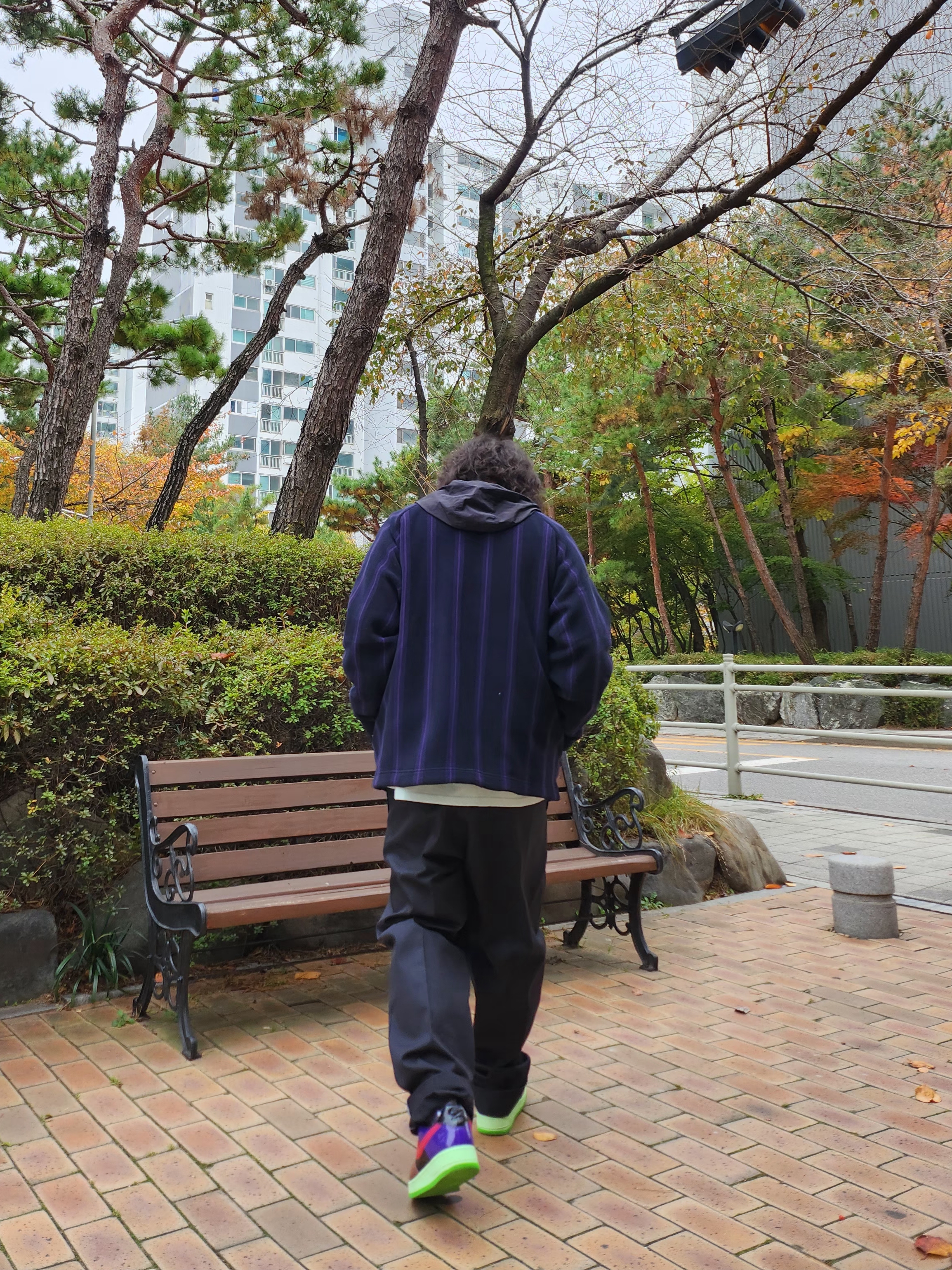Uniqlo x Needles Fleece Oversized Cardigan Black - KR, Dickies Original 874 Work Pant Black 착용 스타일 - 2