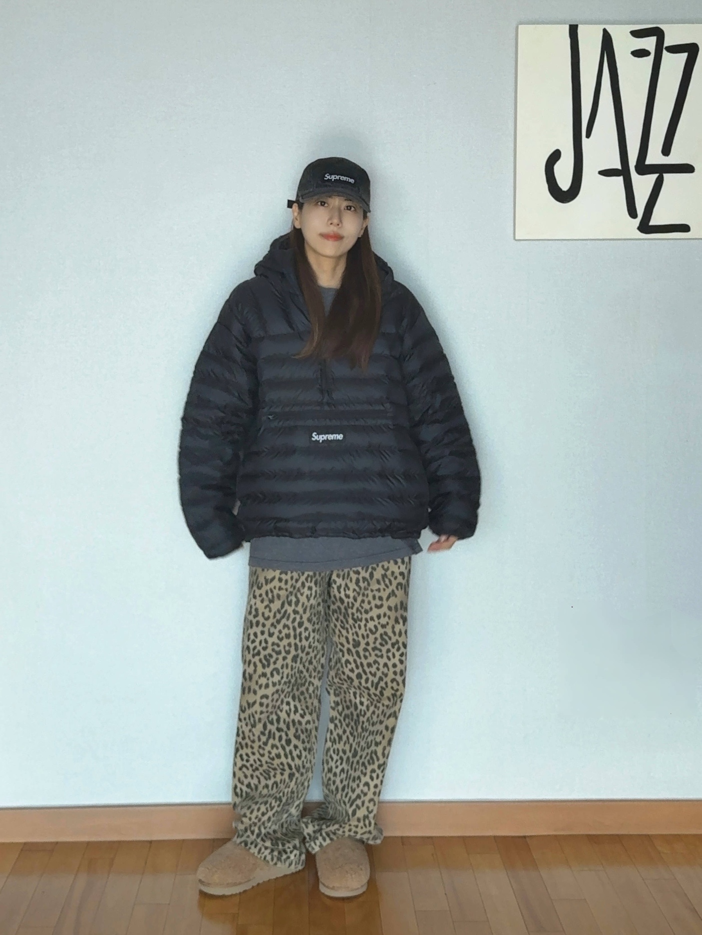 Supreme Micro Down Half Zip Hooded Pullover Black - 24FW, (W) UGG Maxi Curly Tasman Slipper Chestnut 착용 스타일 - 1