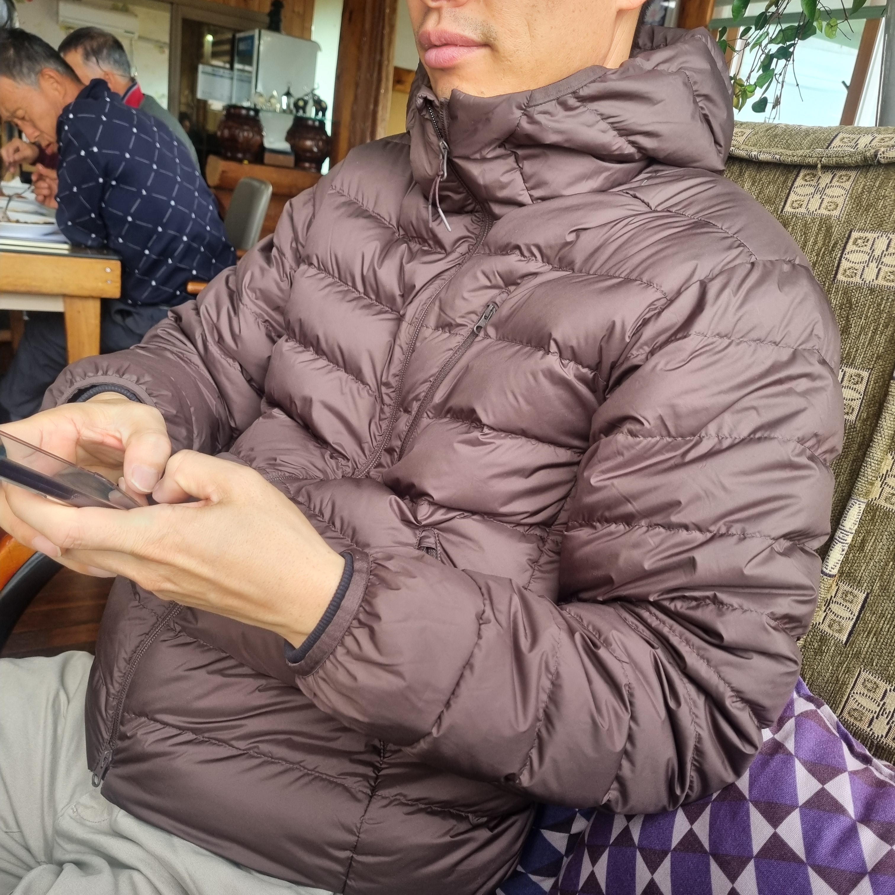 Musinsa Standard City Leisure Hooded Light Down Jacket Brown 착용 스타일