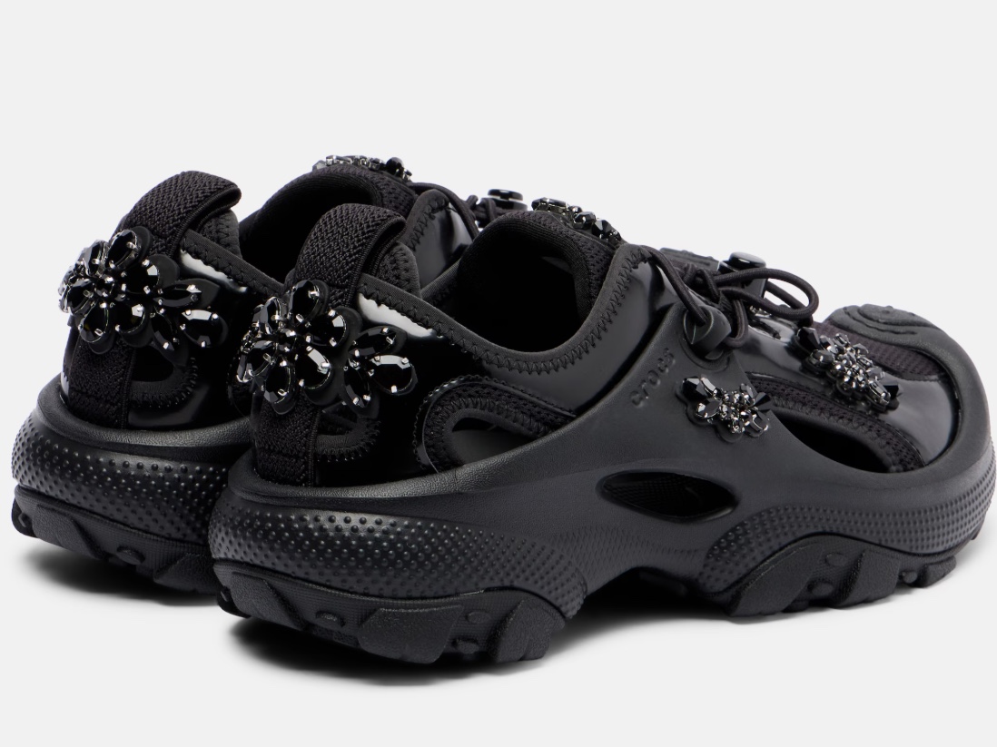 Crocs x Simone Rocha Trailbreak 2 Black 착용 스타일 - 3