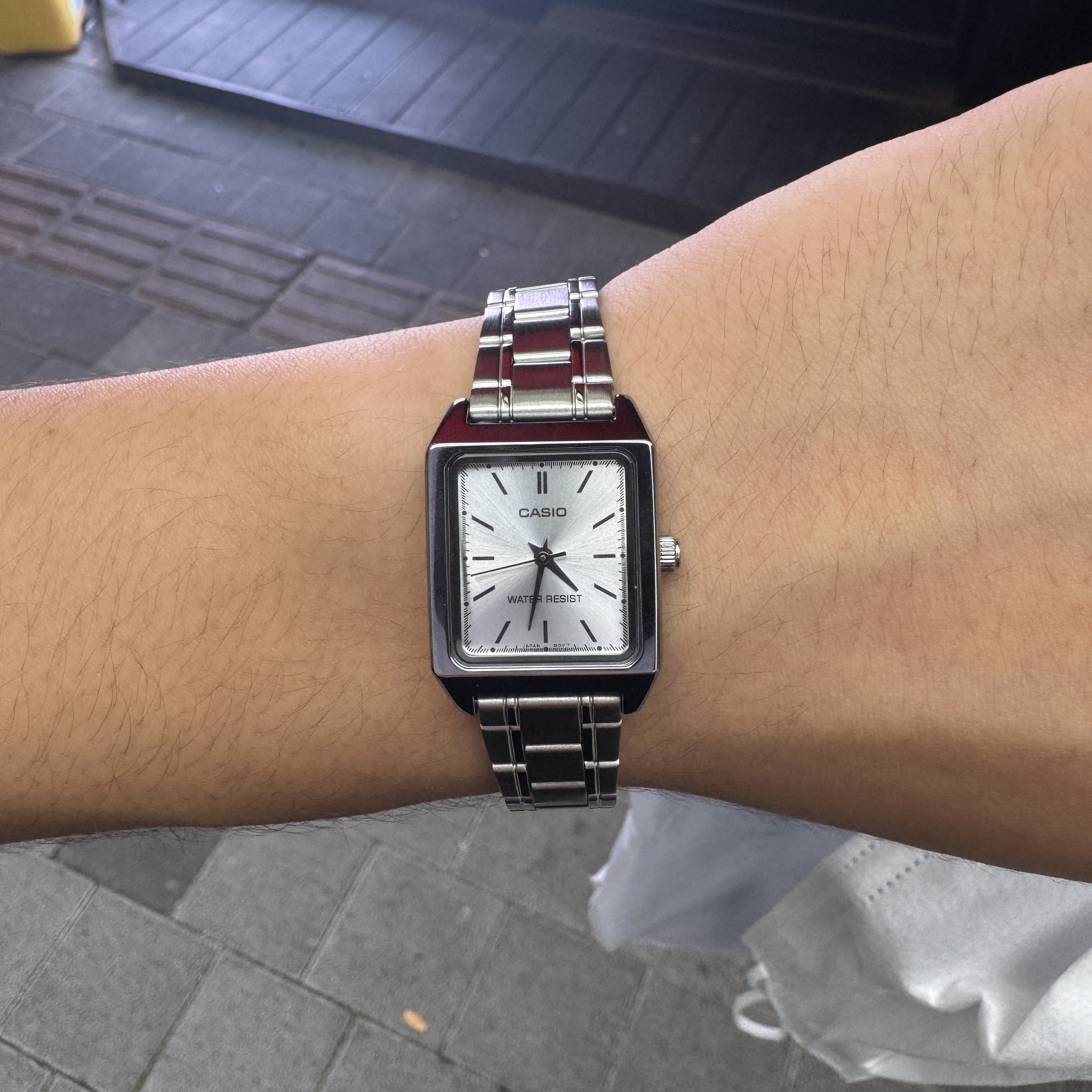 Casio LTP-V007D-7E 착용 스타일