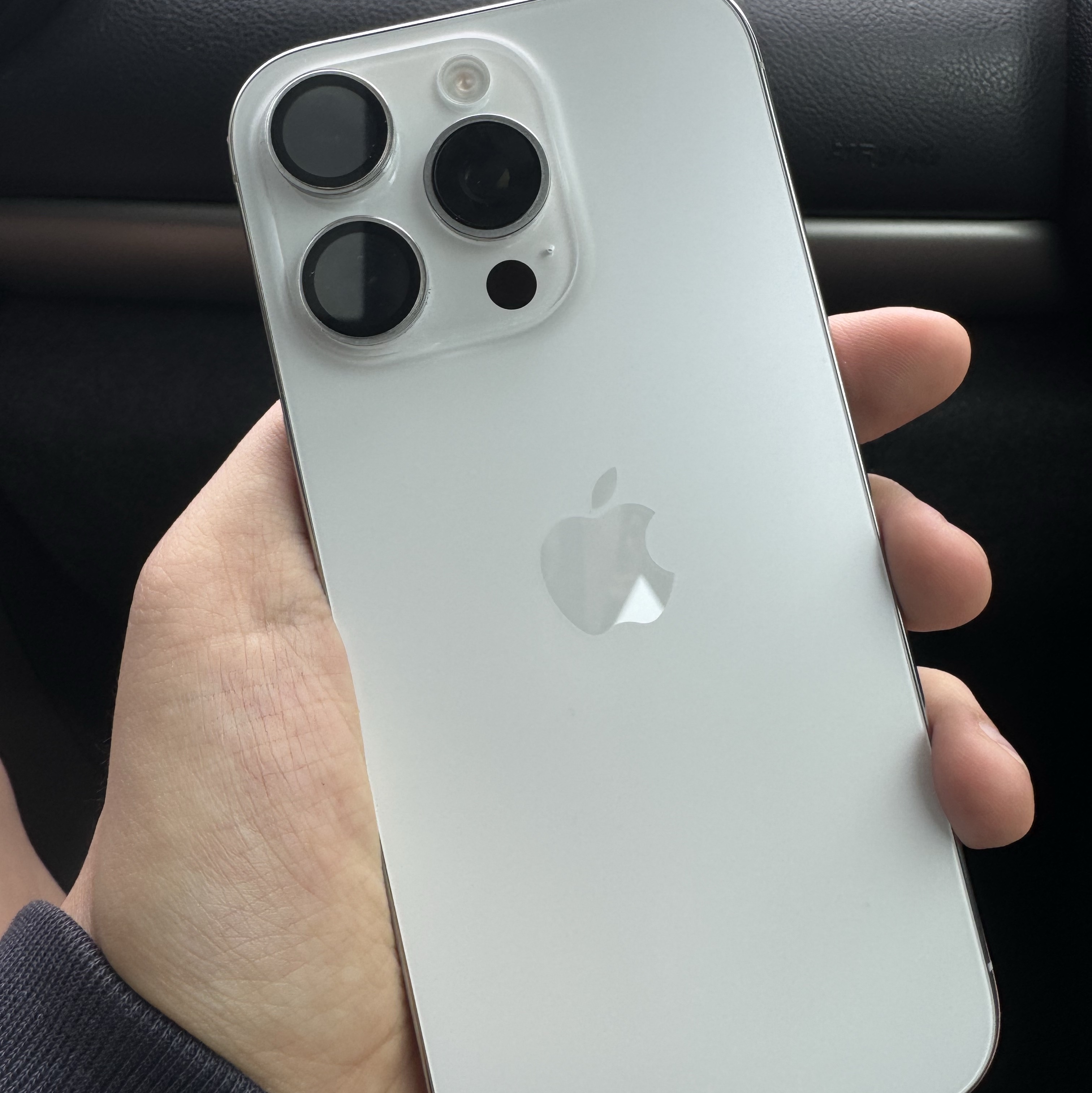 Apple iPhone 16 Pro 256GB White Titanium (Korean Ver.) 착용 스타일