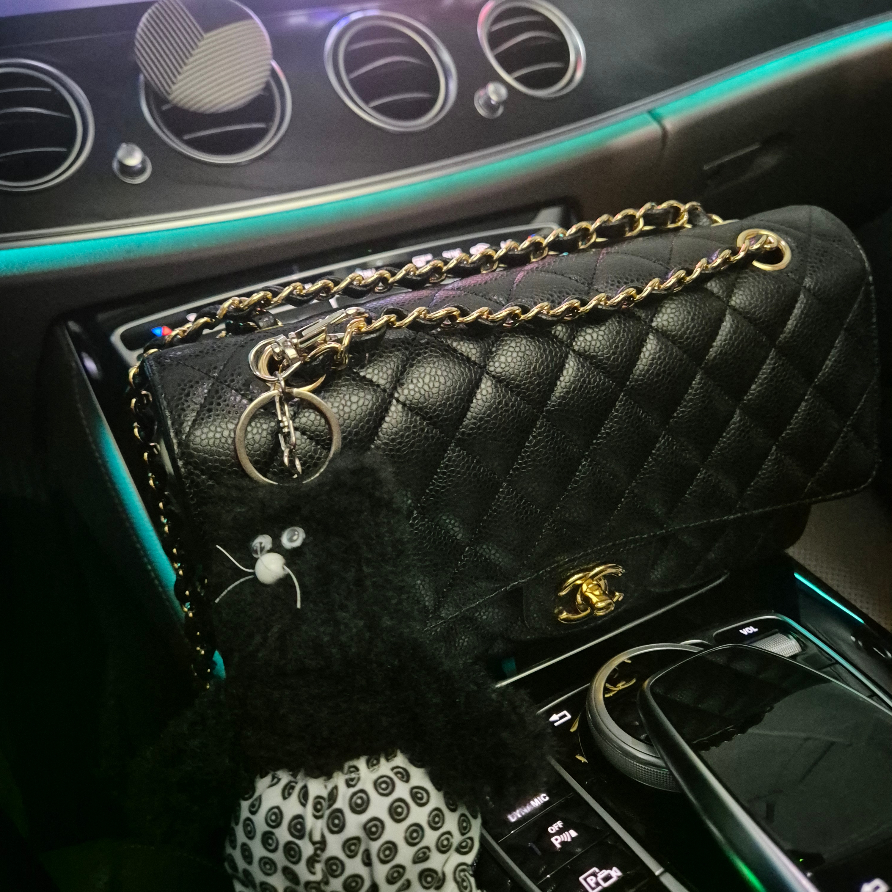 Monamhee x 10 Corso Como Bianco Keyring Black 착용 스타일