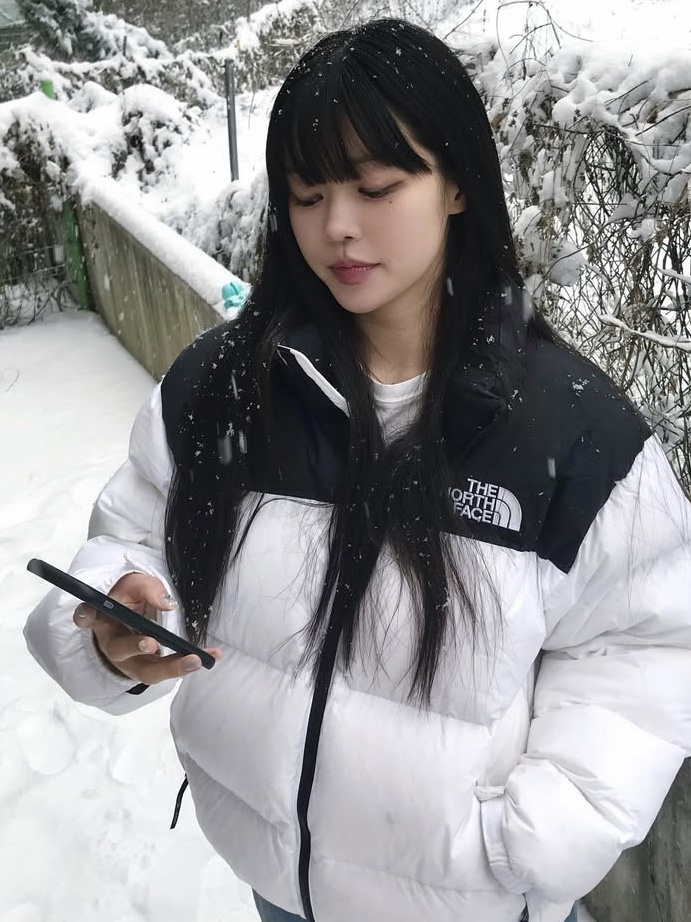 Supreme 18-Wheeler Beanie Black - 23FW, The North Face 1996 Eco Nuptse Jacket White 착용 스타일 - 3