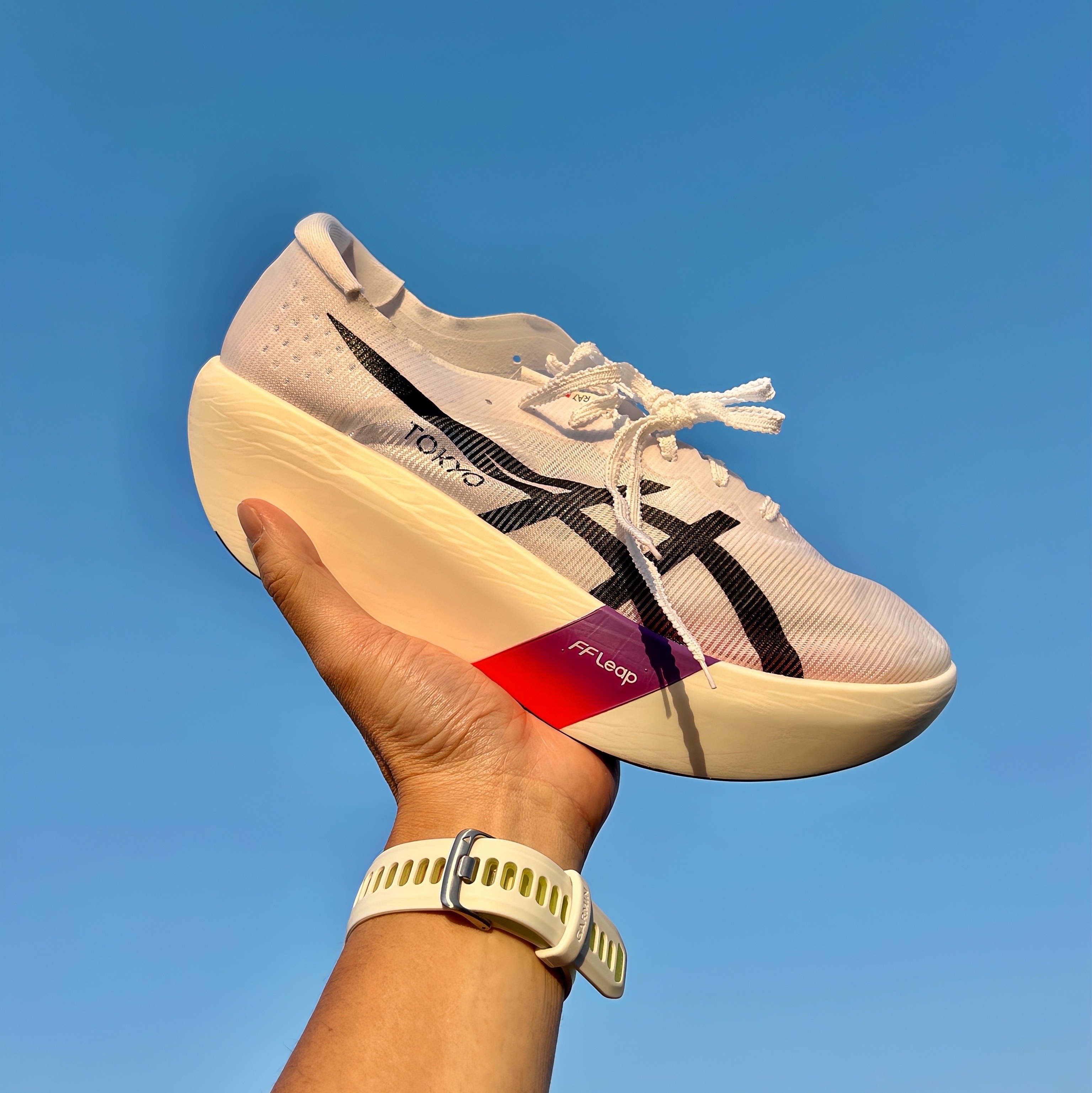 Asics Metaspeed Ray Tokyo White Flash Red 착용 스타일