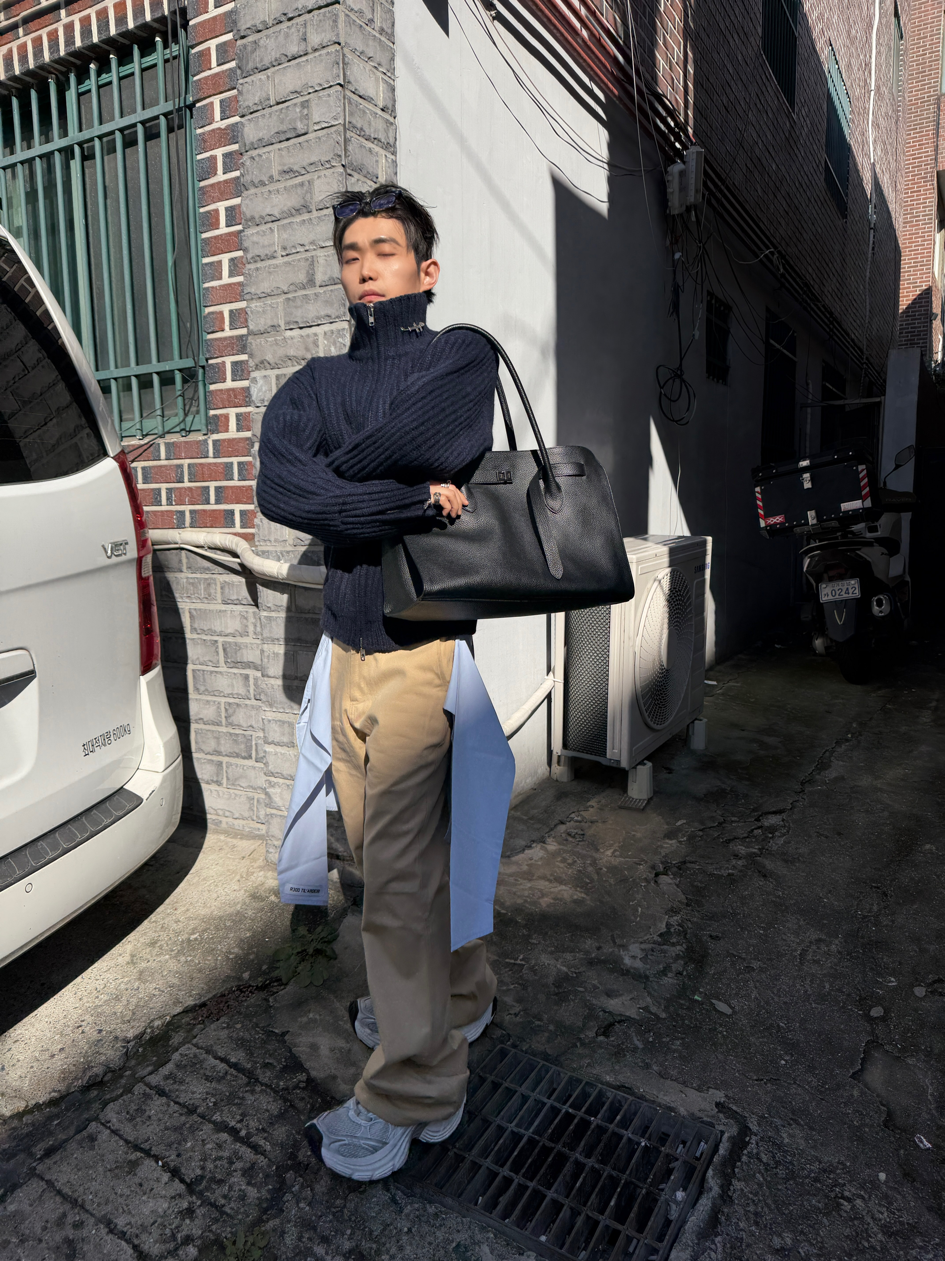 Farfromwhat Far Heavy Rib Wool Knit_Navy, ROARINGRAD Shirt Zipper Flare Pants Beige 착용 스타일 - 1
