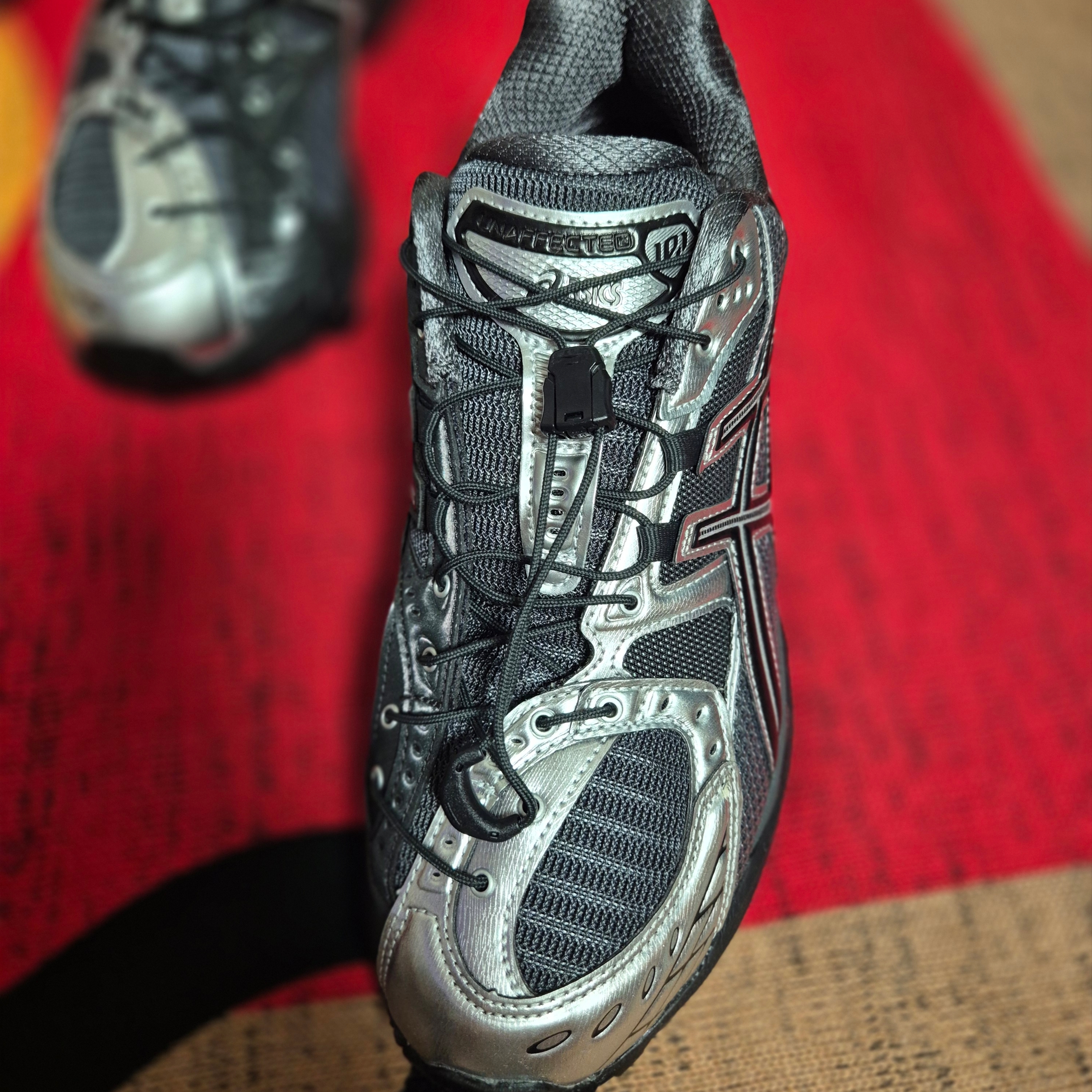 Asics x Unaffected Gel-Nimbus 10.1 Silver Black 착용 스타일 - 1
