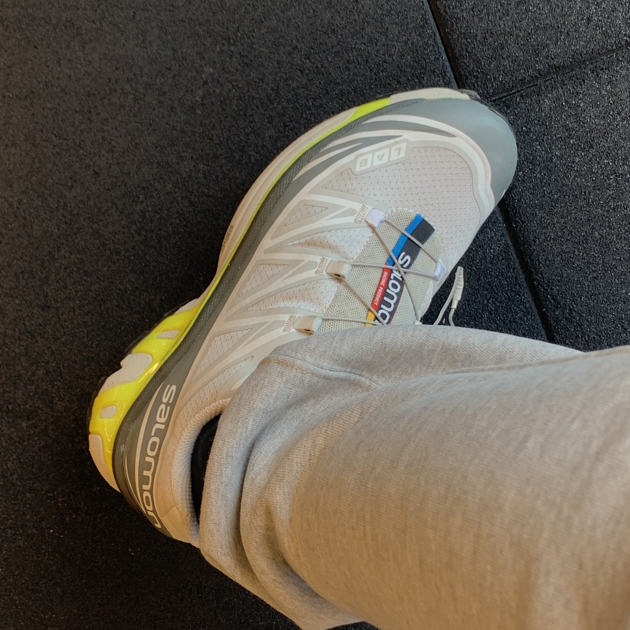 Salomon XT-6 ADV Lunar Rock 착용 스타일