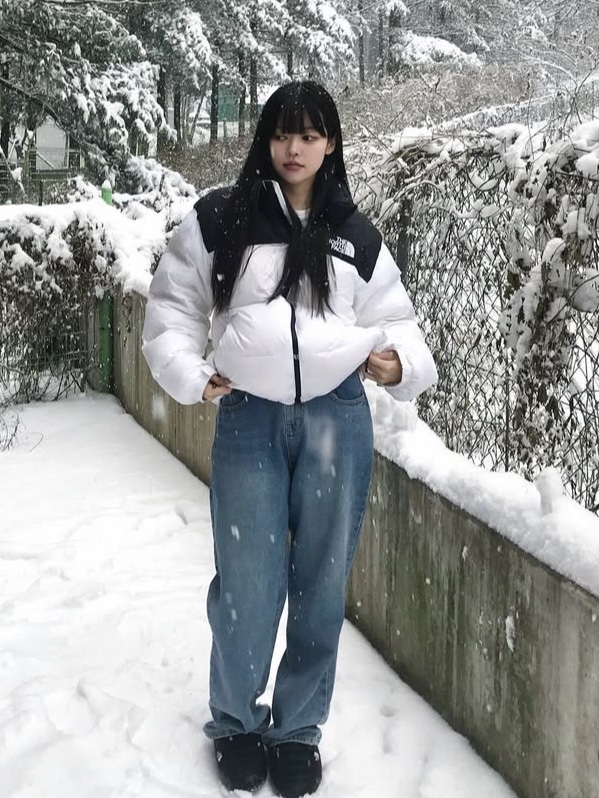 Supreme 18-Wheeler Beanie Black - 23FW, The North Face 1996 Eco Nuptse Jacket White 착용 스타일 - 4