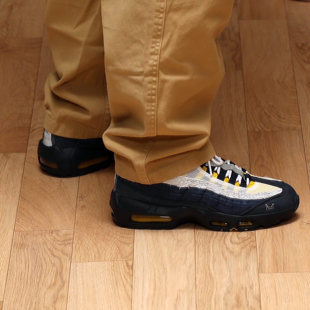 Nike x Eric Koston SB Air Max 95 Obsidian and Speed Yellow 착용 스타일 - 2