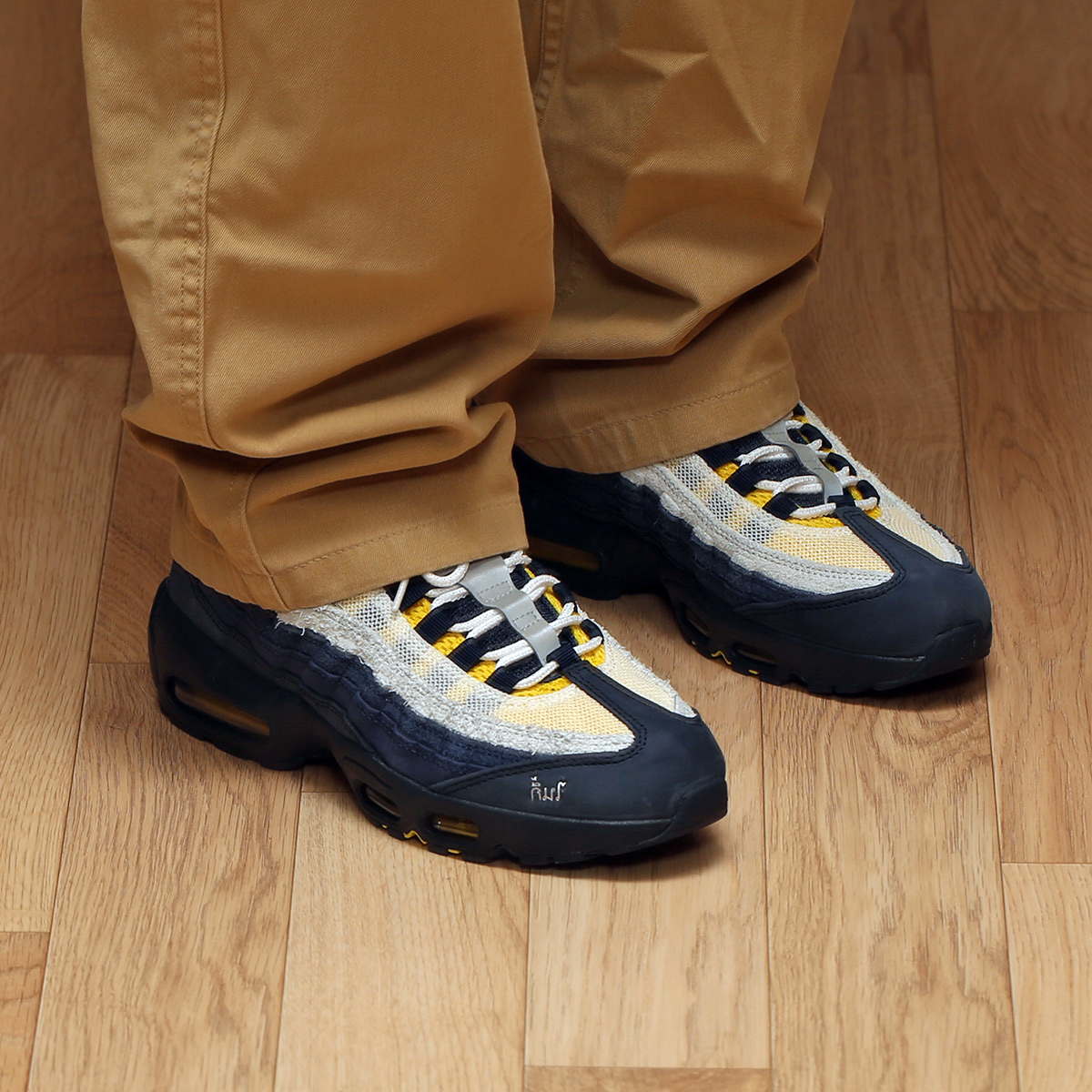 Nike x Eric Koston SB Air Max 95 Obsidian and Speed Yellow 착용 스타일 - 3