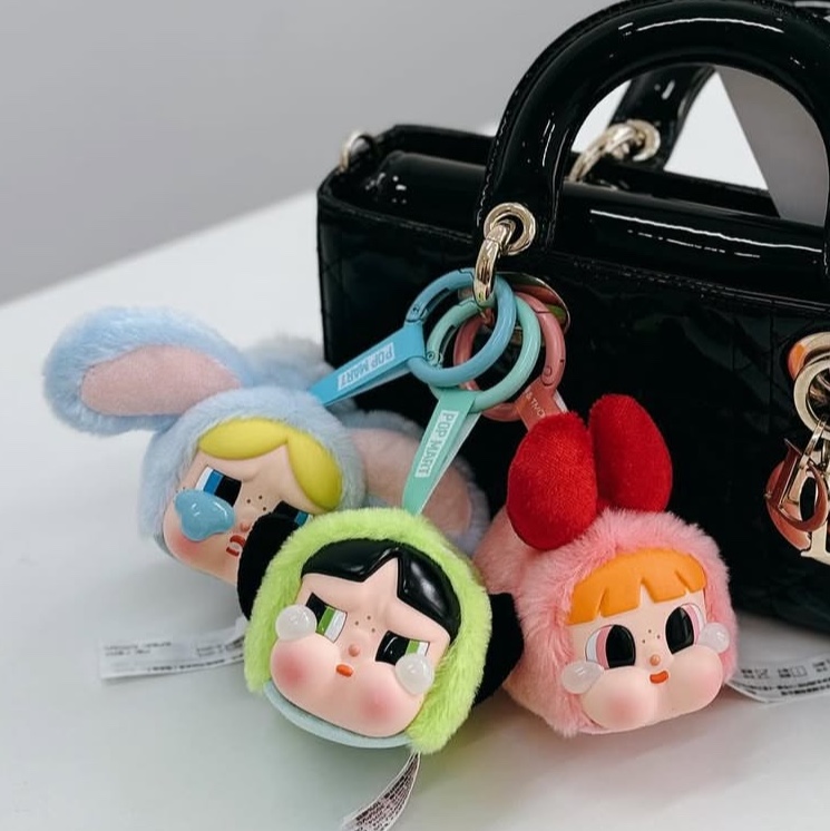 Pop Mart Crybaby x Powerpuff Girls Series Keyring Buttercup (Opened Case), Pop Mart Crybaby x Powerpuff Girls Series Keyring Blossom (Opened Case) 착용 스타일