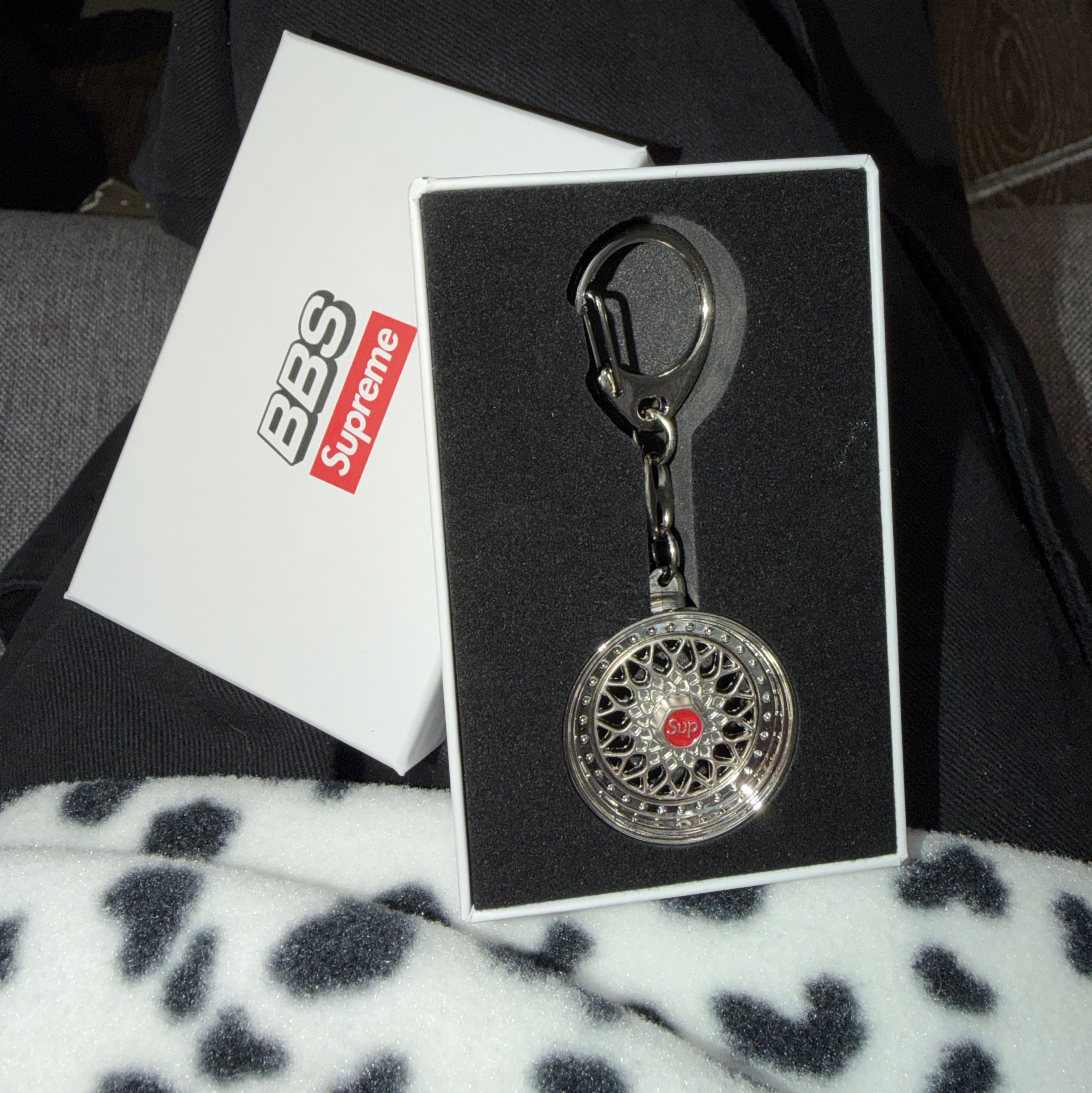 Supreme x BBS RS Rim Keychain Chrome - 25FW 착용 스타일