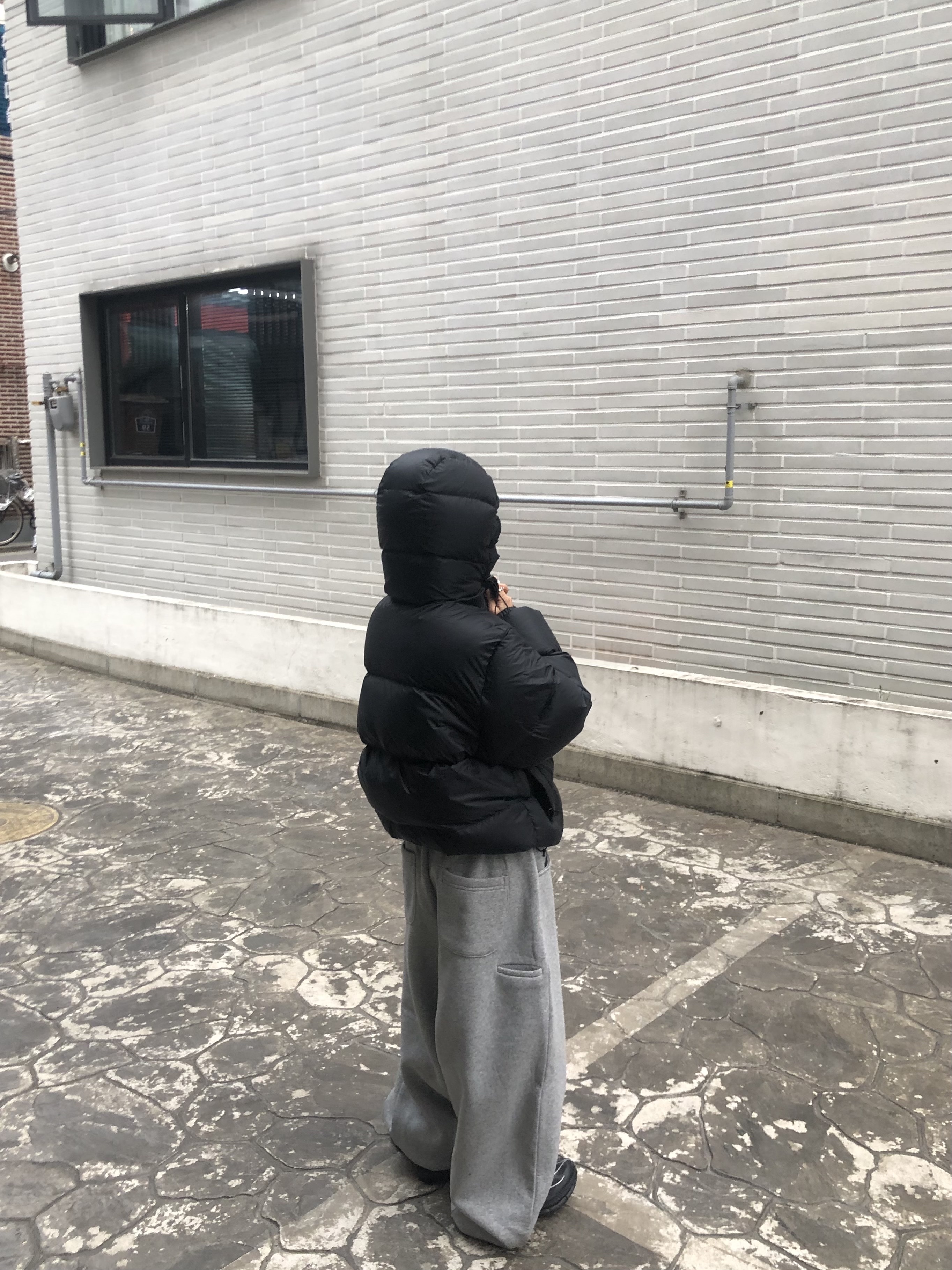 Corteiz Bolo Down Jacket Triple Black, Hoka Mafate Speed 4 Lite Black Outer Orbit 착용 스타일 - 1