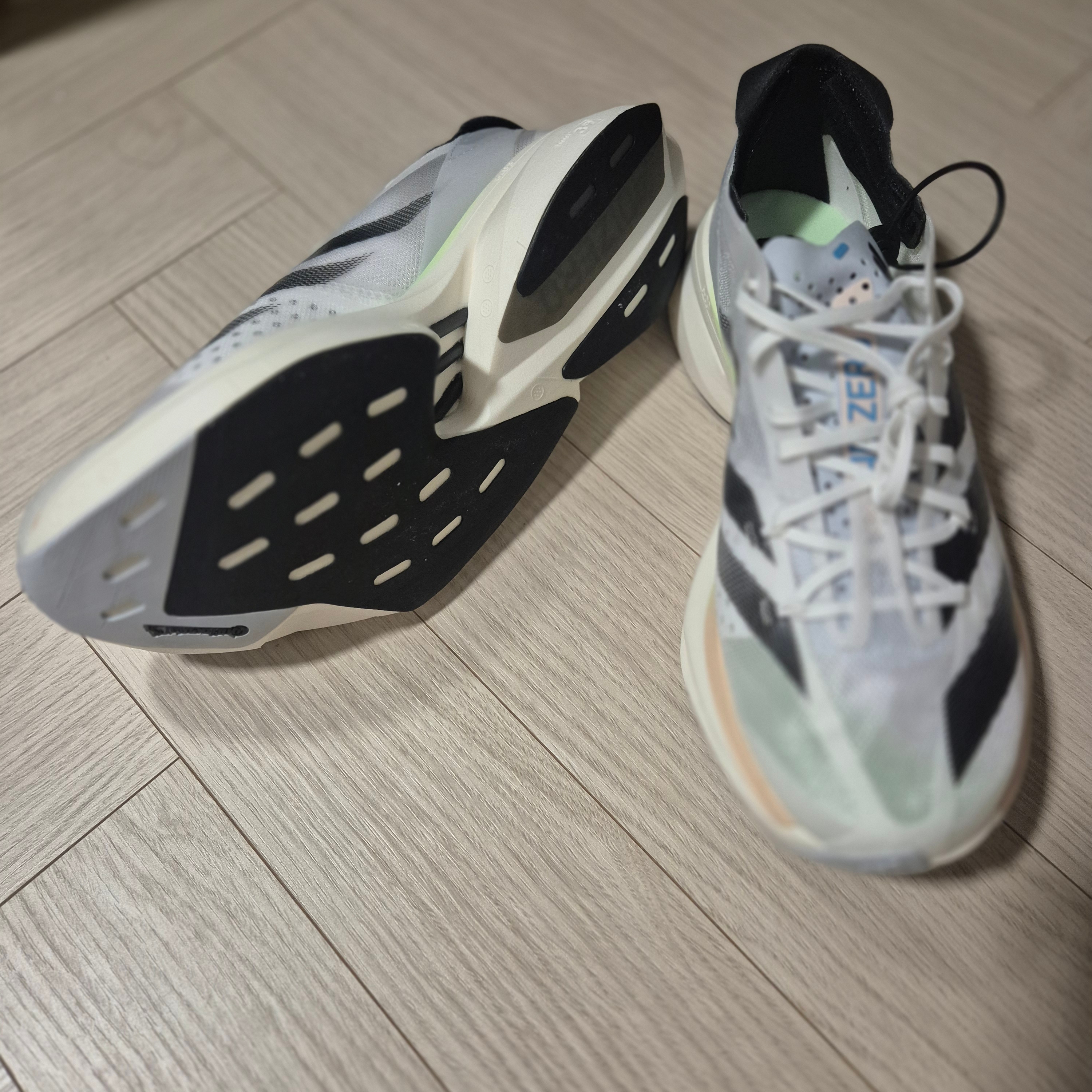 Adidas Adizero Adios Pro 3 Cloud White Core Black 착용 스타일 - 9
