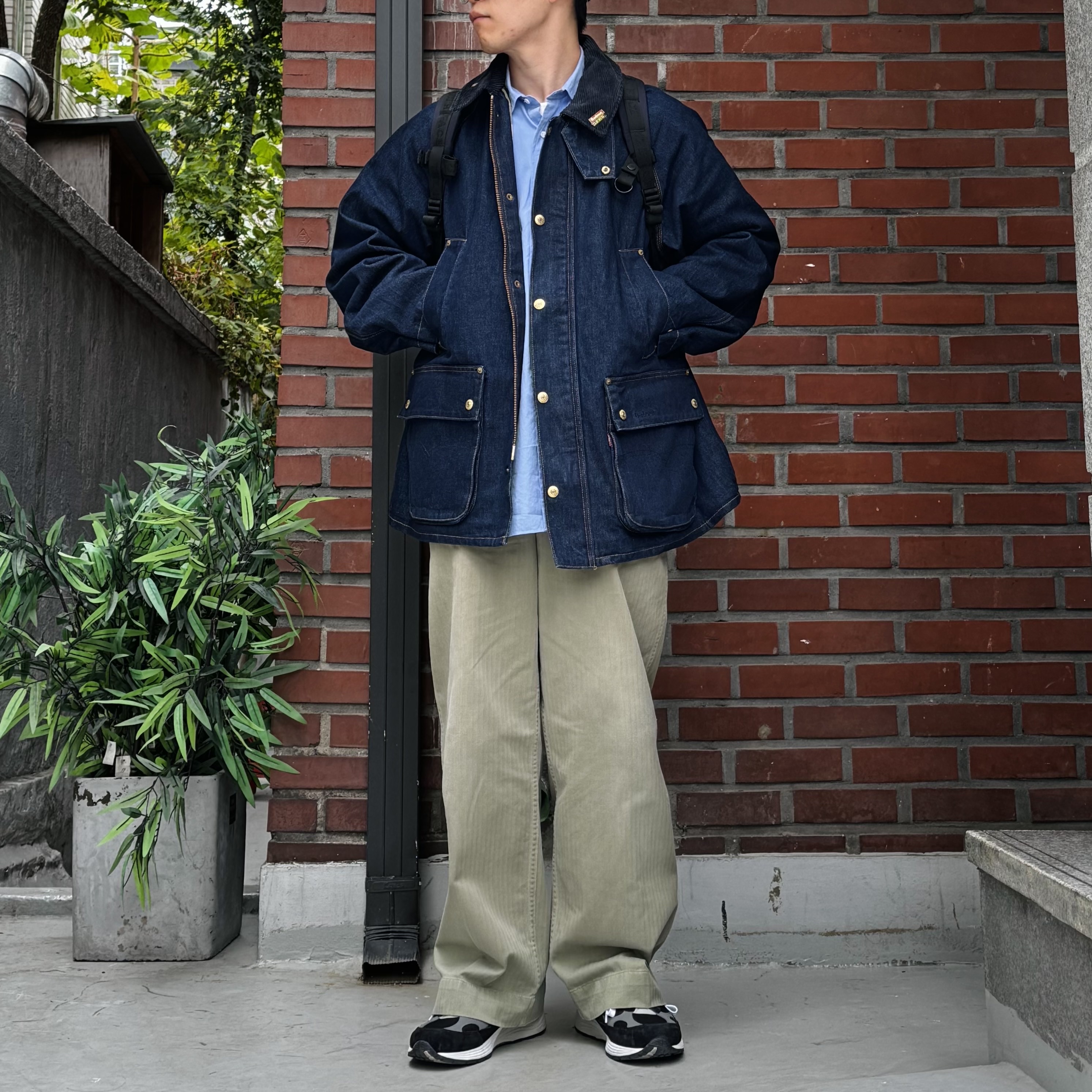 Levi's x Barbour Oversized Bedale Jacket Dark Rinsed Denim, New Balance 992 Made in USA Core Black Grey 착용 스타일 - 3