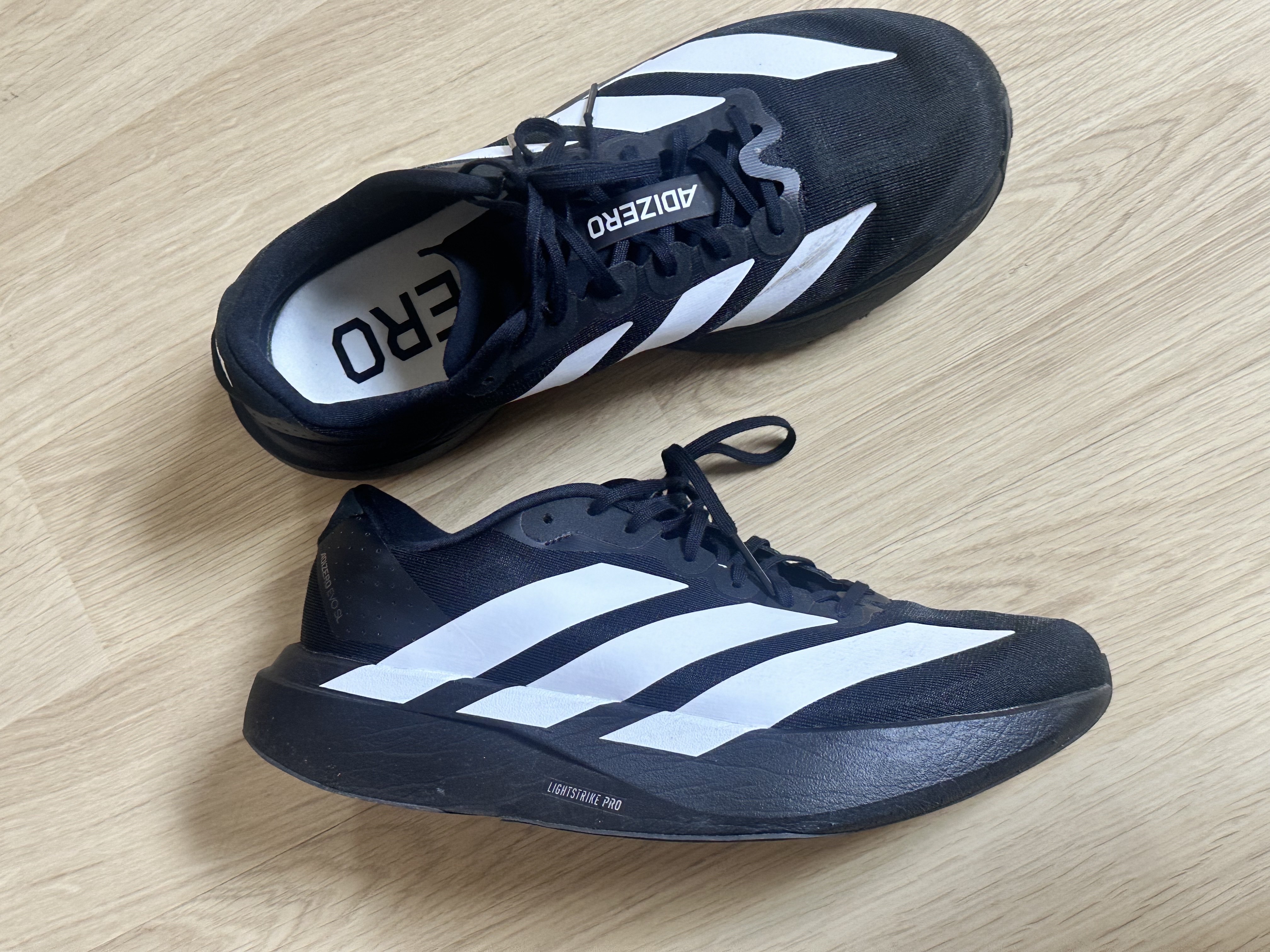 Adidas Adizero EVO SL Core Black Cloud White 착용 스타일