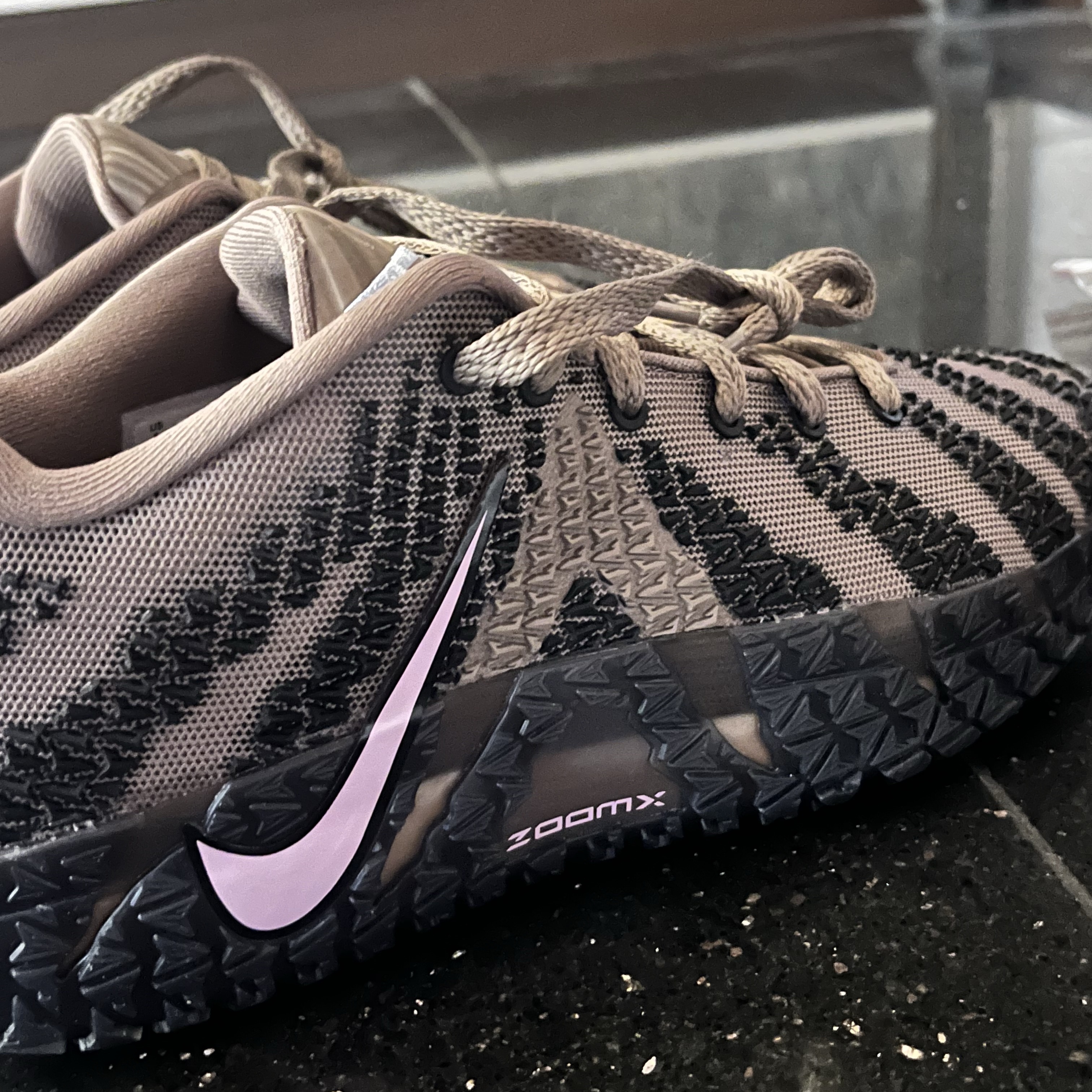 Nike Ja 3 EP Mink Brown Pink Foam 착용 스타일 - 5