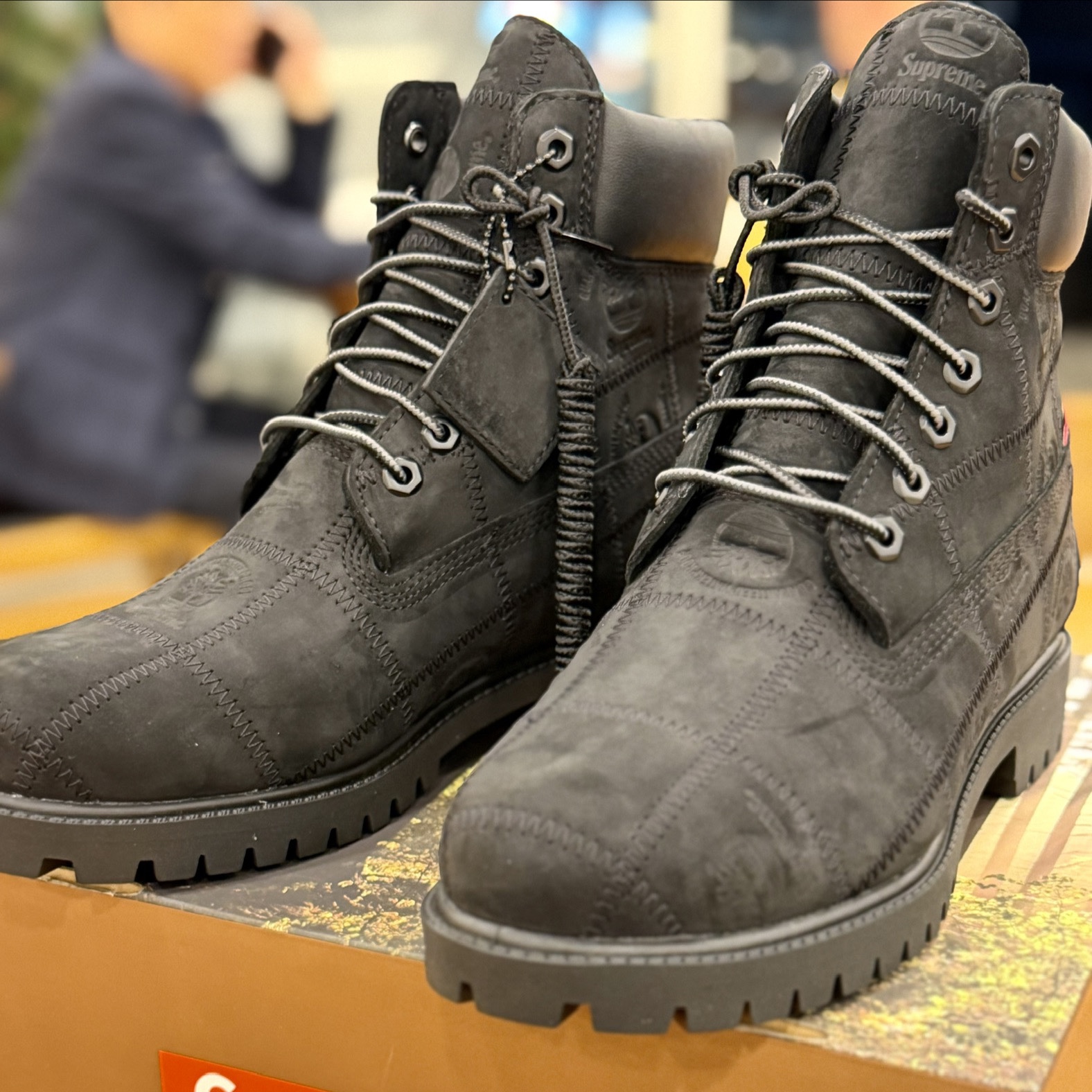 Timberland x Supreme Patchwork 6 Inch Premium Waterproof Boot Black - 25FW - Medium 착용 스타일