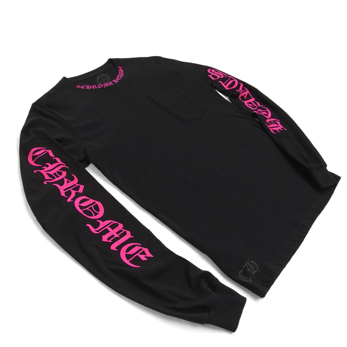 Chrome Hearts Pink Neck Script Logo Long Sleeve Pocket Crew Black 착용 스타일
