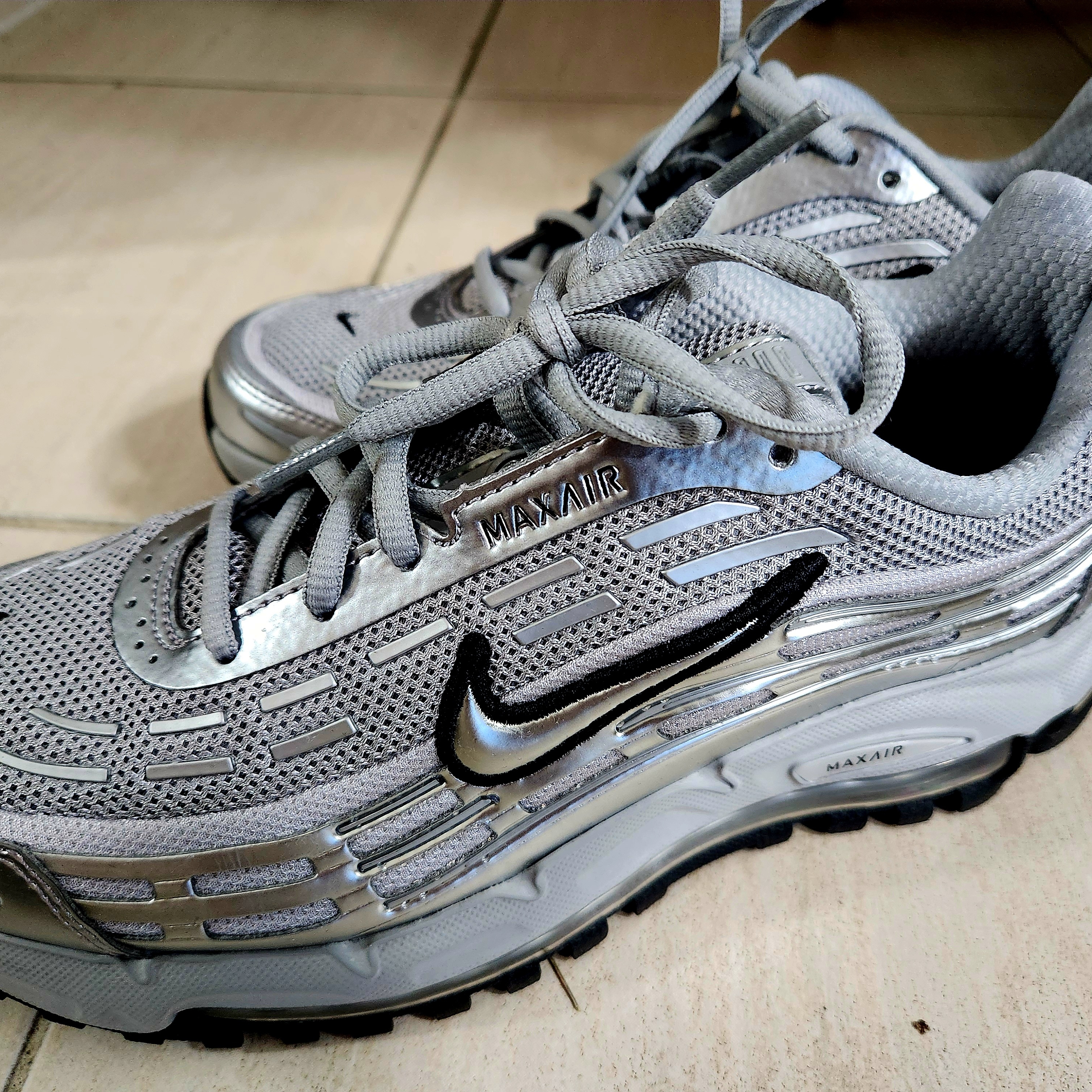 Nike Air Max TL 2.5 Metallic Silver 착용 스타일 - 1