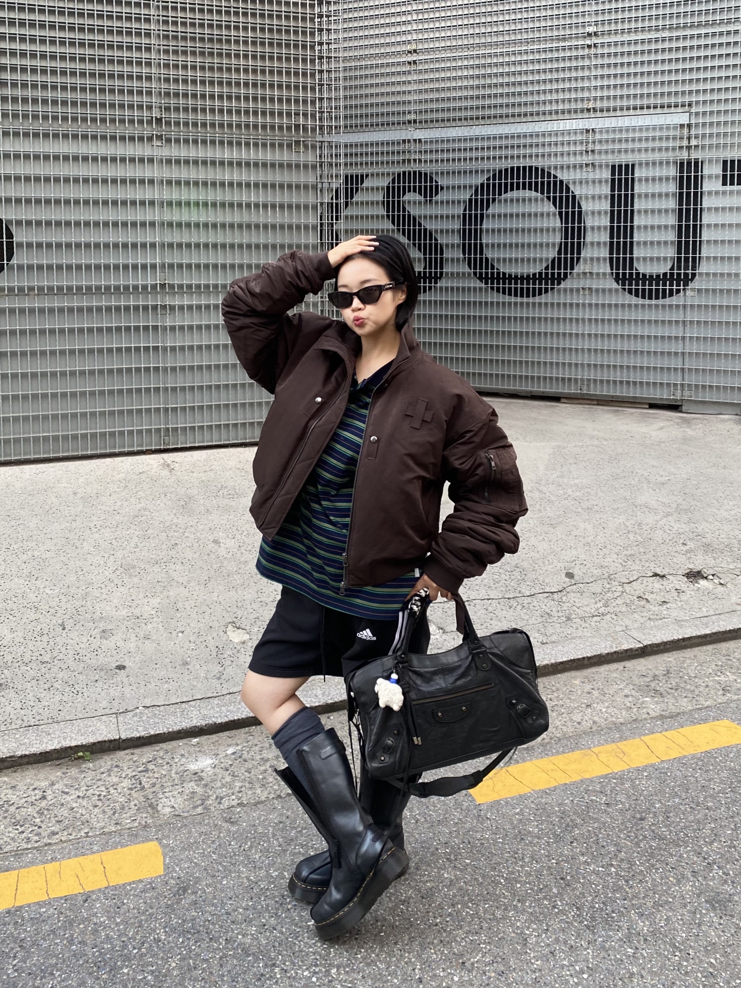 (W) Dr. Martens Buzz Hi Leather Boots Black 착용 스타일