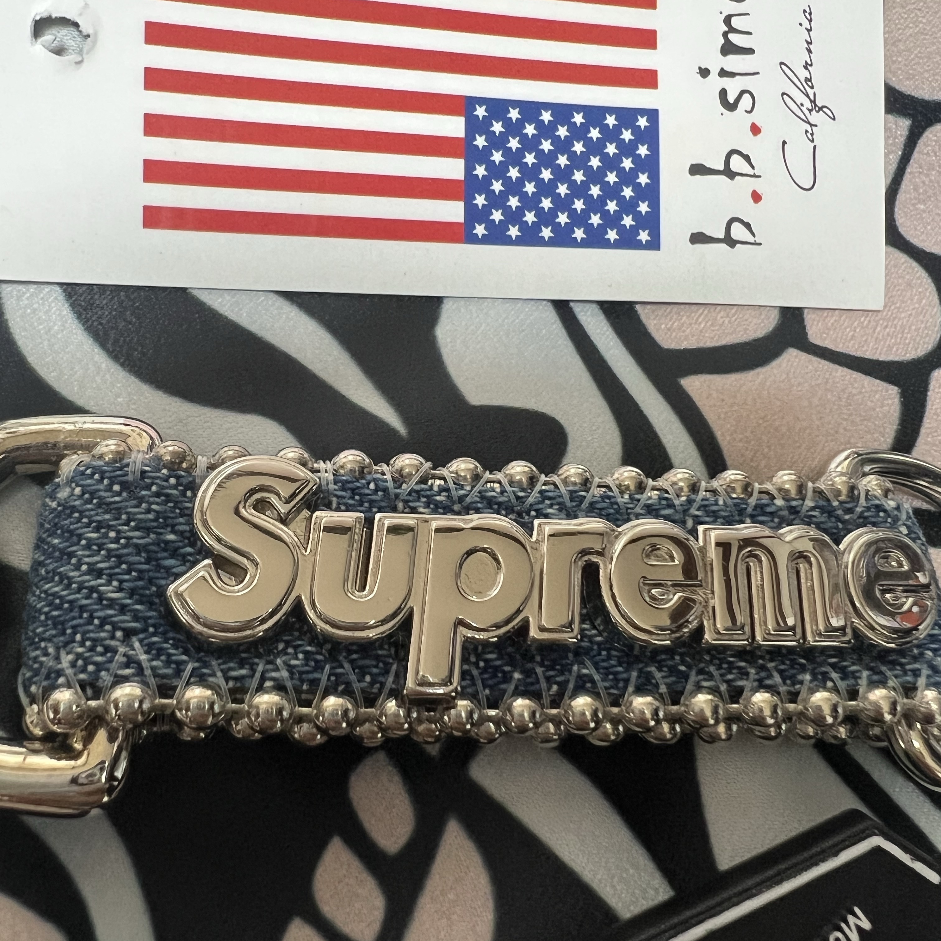 Supreme x B.B. Simon Denim Keychain Washed Indigo - 25SS 착용 스타일 - 1