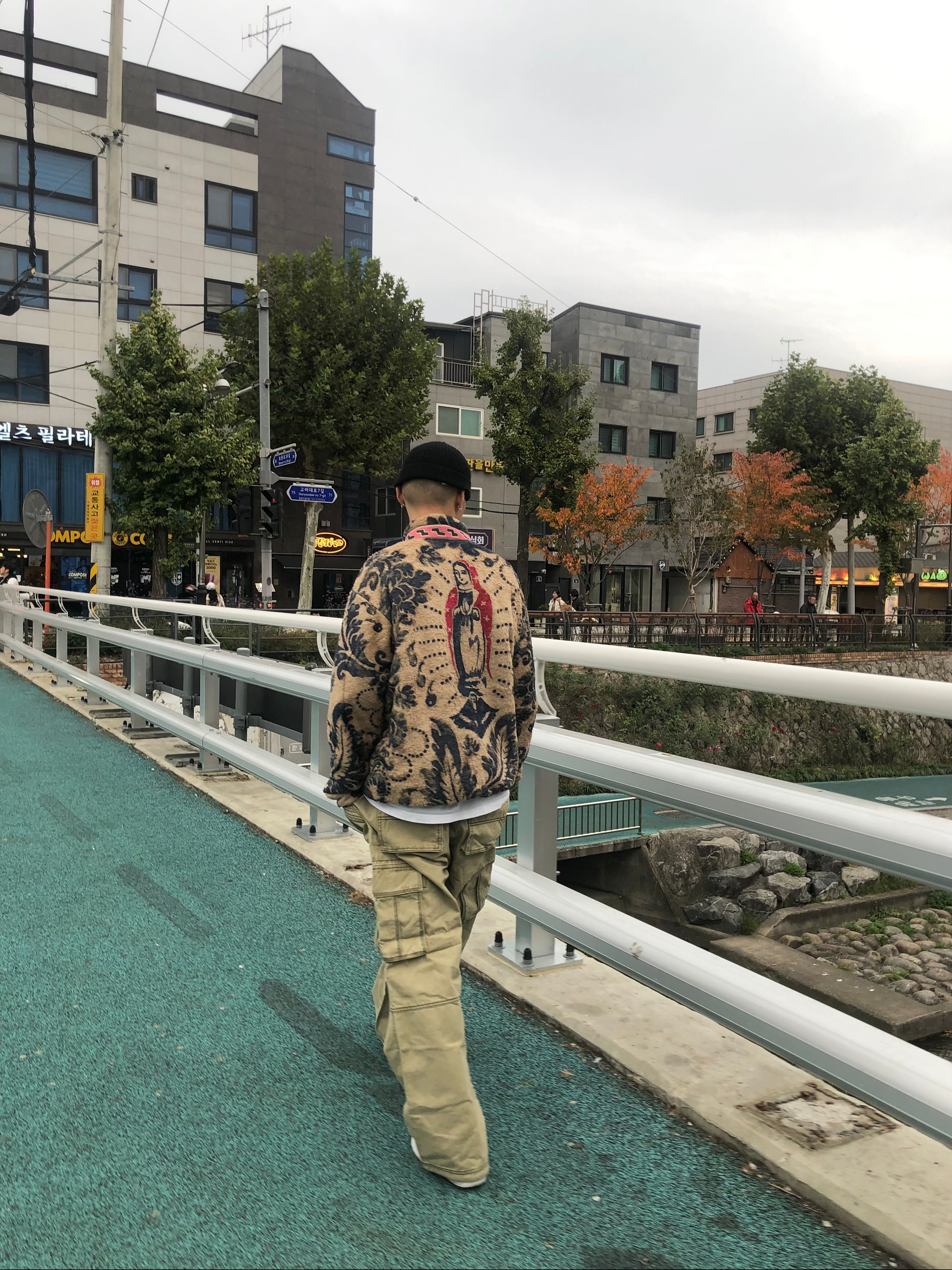 Kapital Damask Pattern Maria Fleece Zip Blouson Beige, Nike x Supreme x GOODENOUGH Air Force 1 Low White - 25SS 착용 스타일