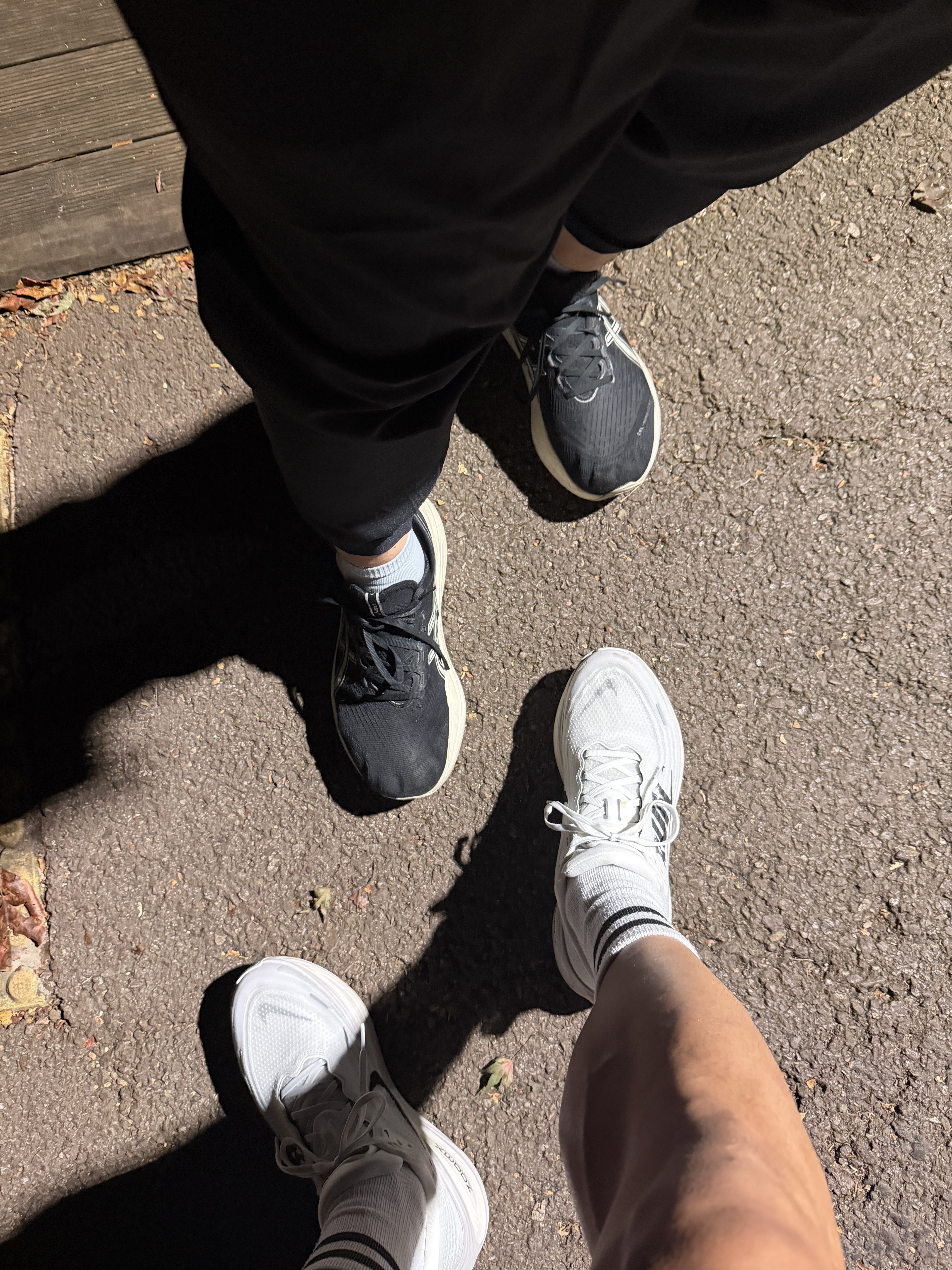 Nike Vomero Plus RUN Summit White Vast Grey 착용 스타일