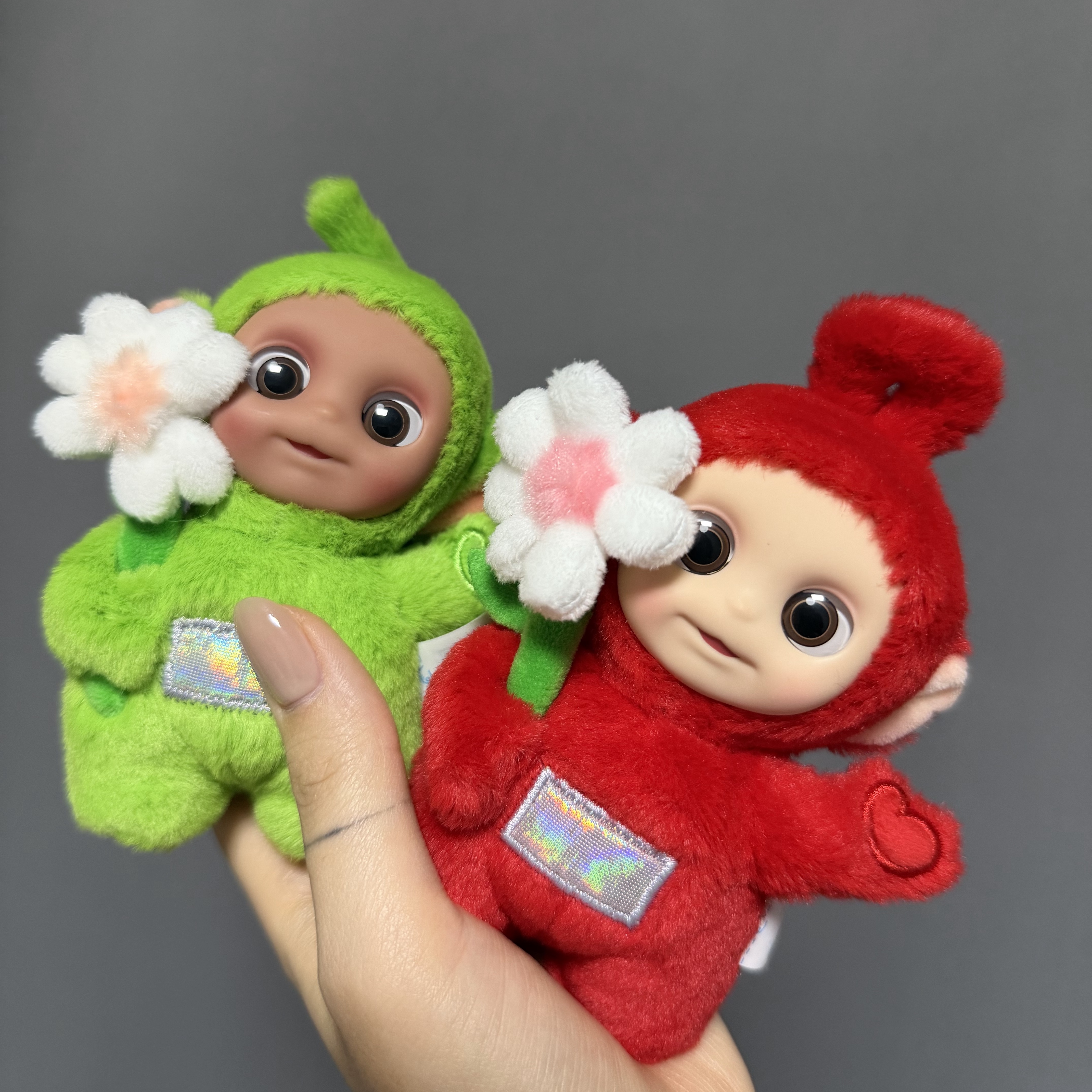 Pop Mart Teletubbies Say Hello Series Figures Sealed Case Po's Happy Flower (Opened Case), Pop Mart Teletubbies Say Hello Series Figures Sealed Case Dipsy's Naughty Flower (Opened Case) 착용 스타일 - 1