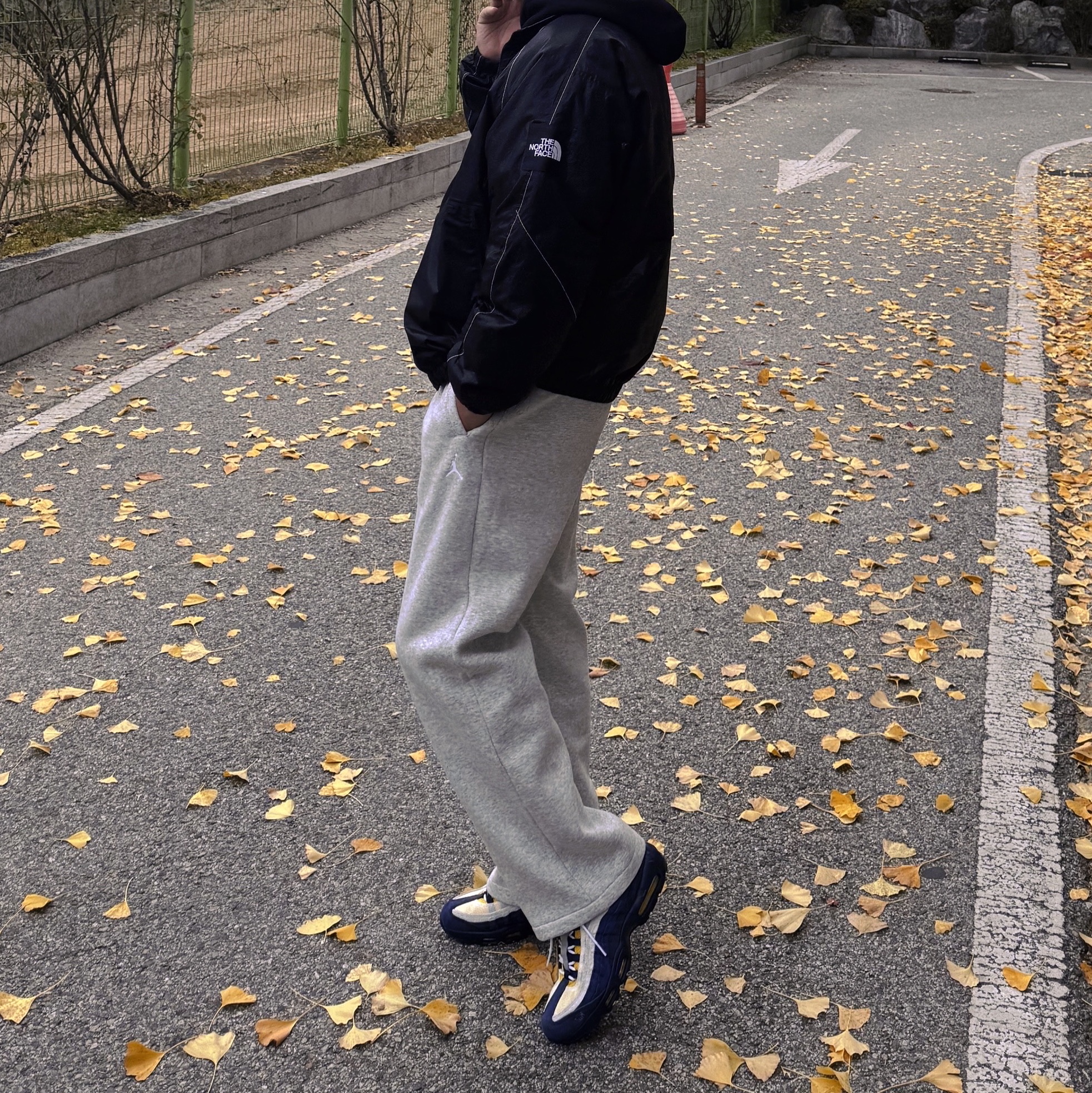 Nike x Eric Koston SB Air Max 95 Obsidian and Speed Yellow, IAB Studio IAB Camo Logo Hoodie Black 착용 스타일