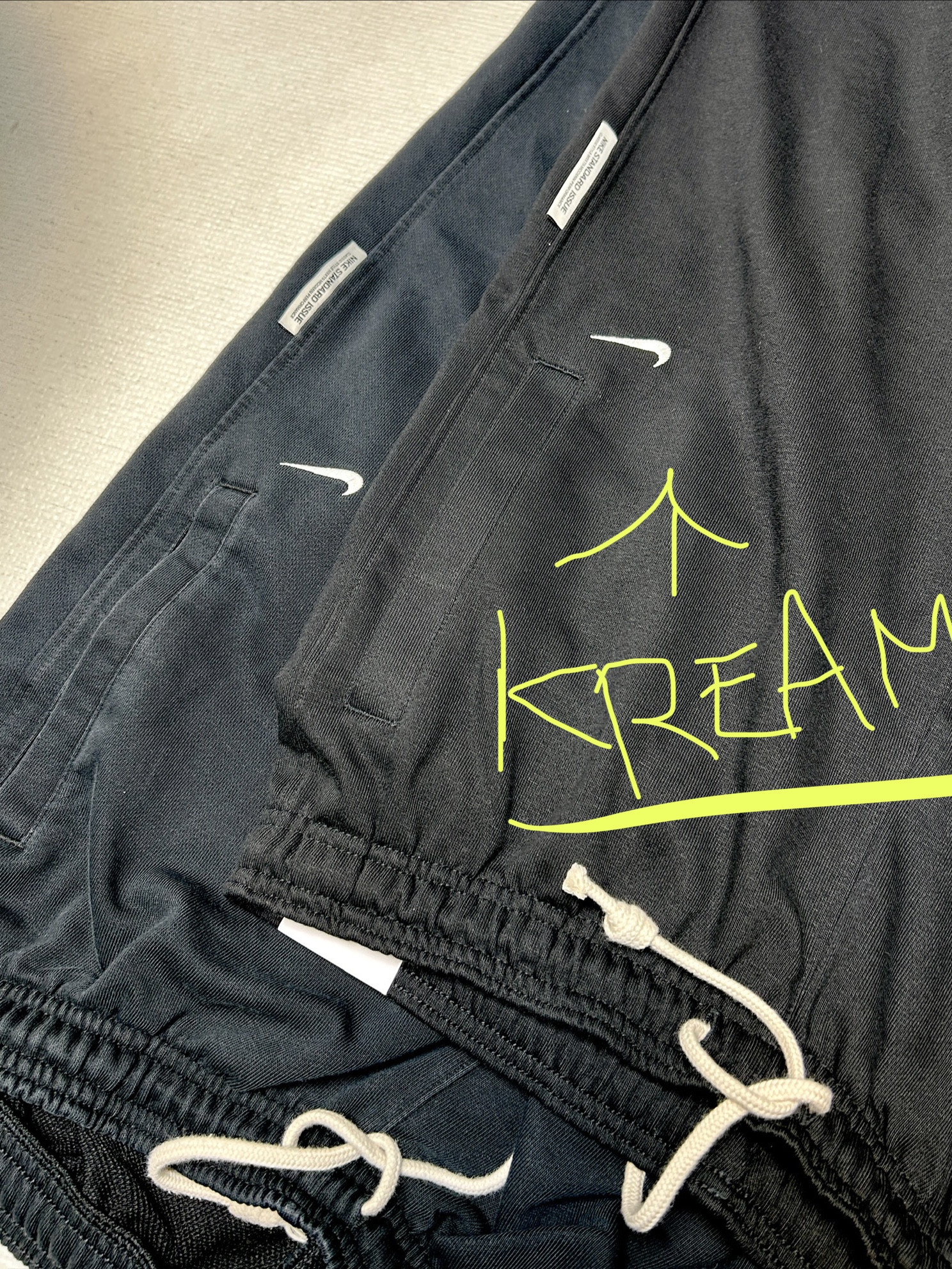 Nike Dri-Fit Standard Issue Basketball Pants Black - Asia 착용 스타일 - 2