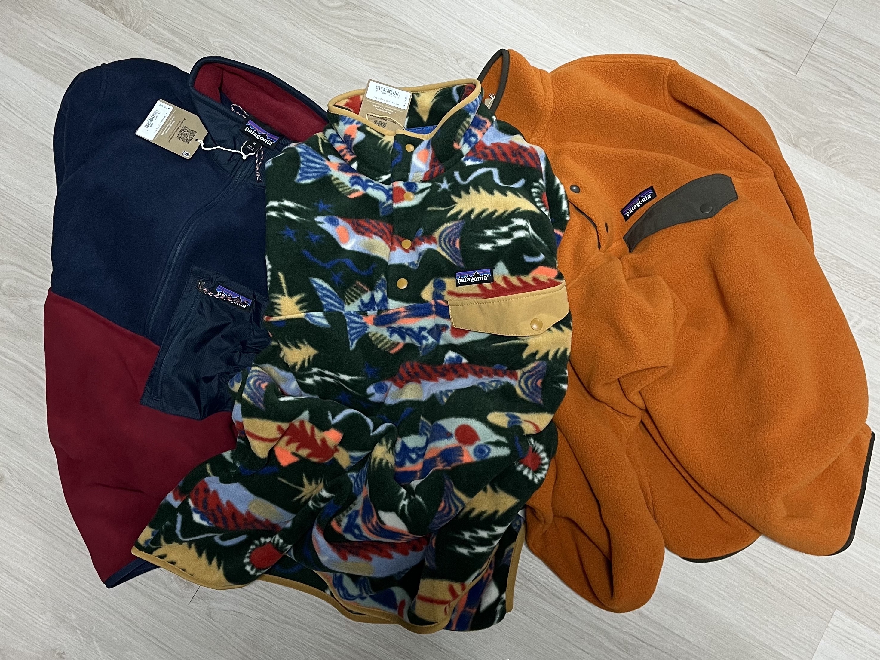 Patagonia Lightweight Synchilla Snap-T Fleece Pullover Salmon Energy Old Growth Green, Patagonia Microdini Half Zip Fleece Pullover Wax Red 착용 스타일