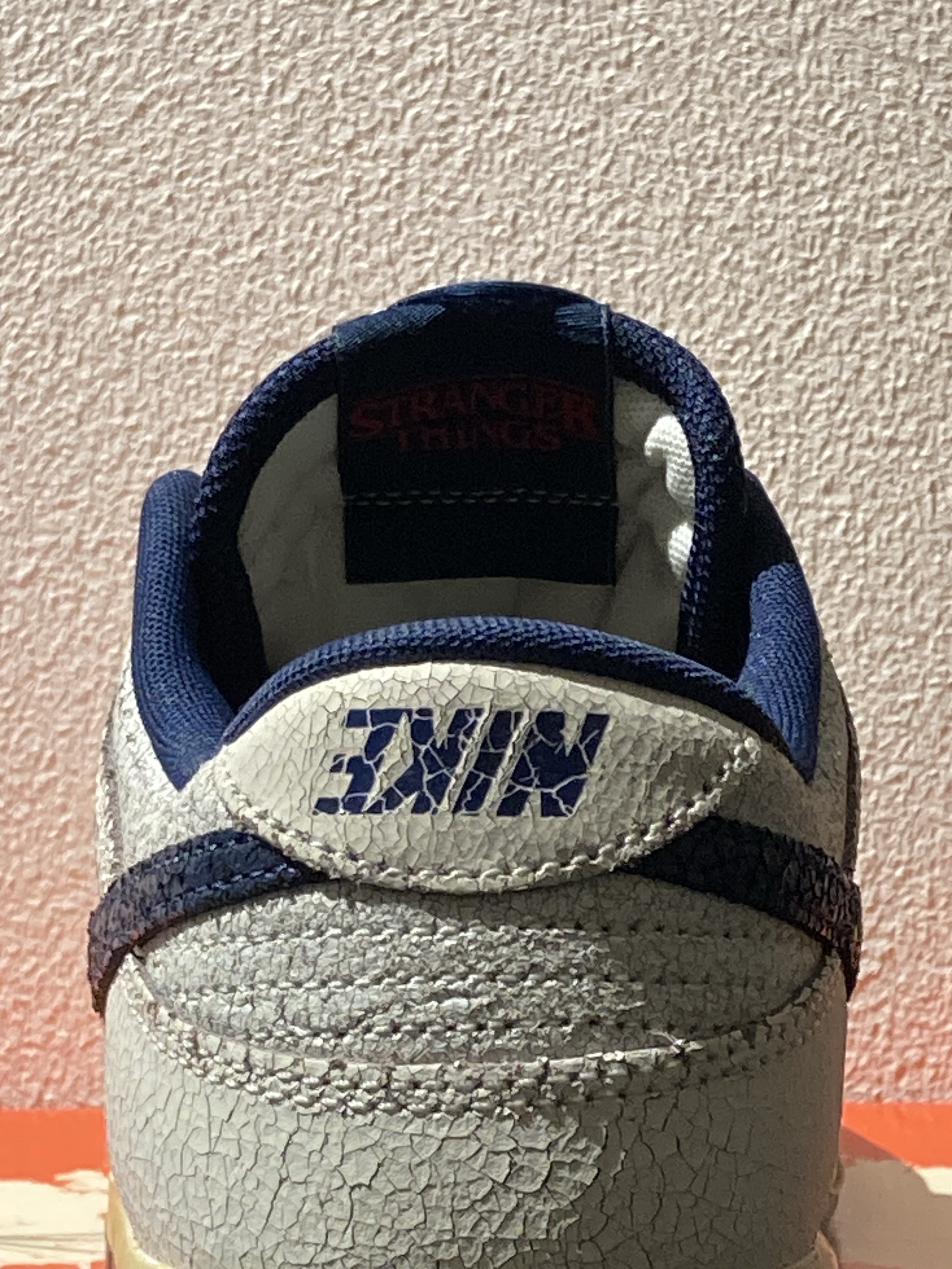 Nike x Stranger Things Dunk Low Phantom and Midnight Navy 착용 스타일 - 2