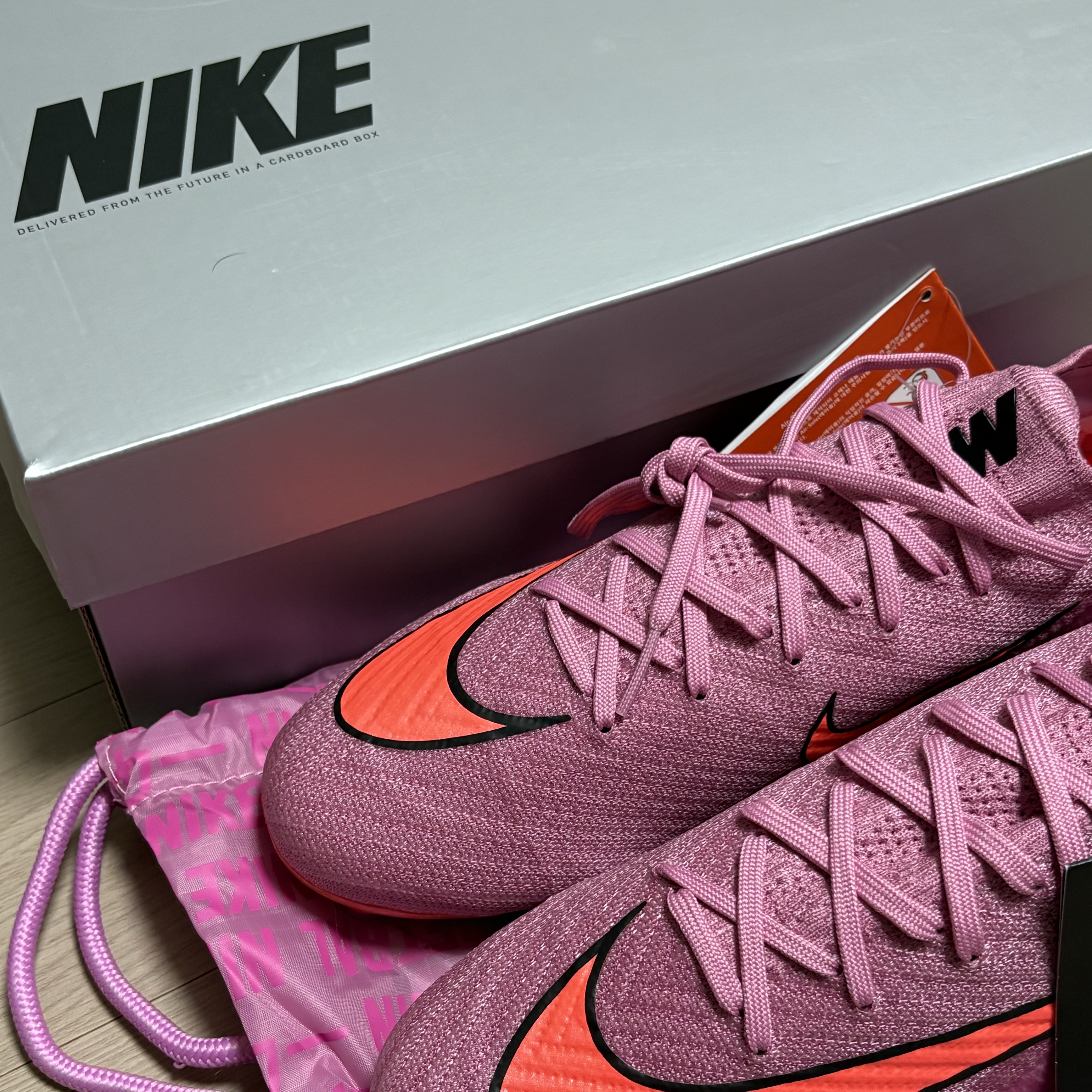 Nike Zoom Mercurial Vapor 16 Elite AG Pro Magic Flamingo Total Crimson 착용 스타일