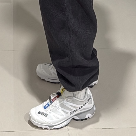 Salomon XT-4 White Lunar Rock 착용 스타일