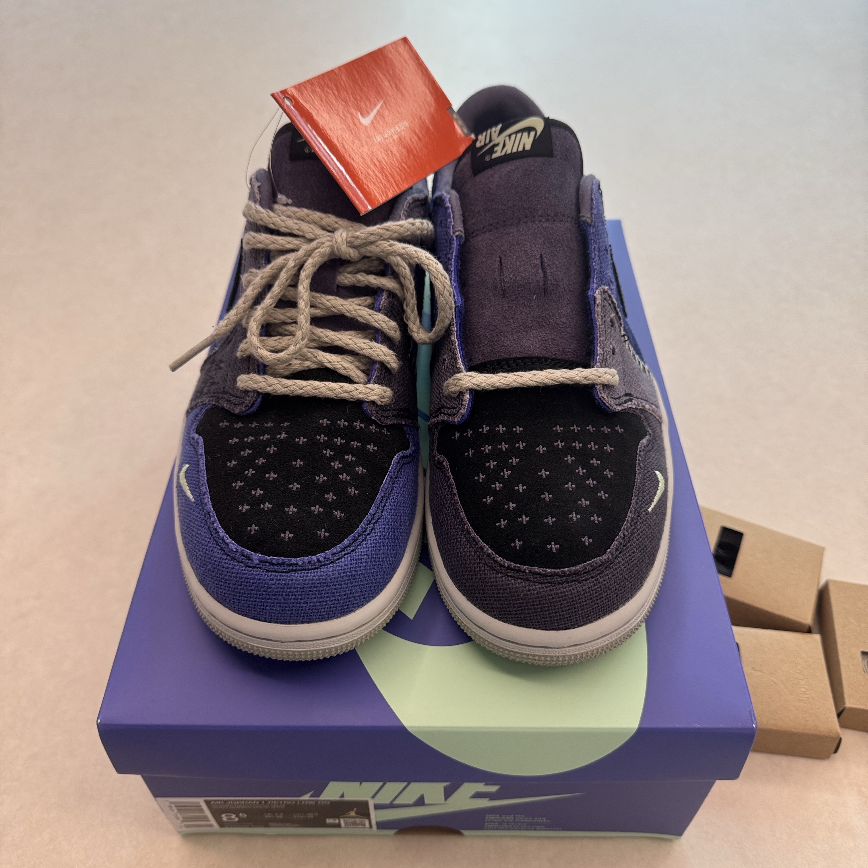 Jordan 1 x Zion Williamson Retro Low OG Regency Purple and Dark Raisin 착용 스타일 - 1