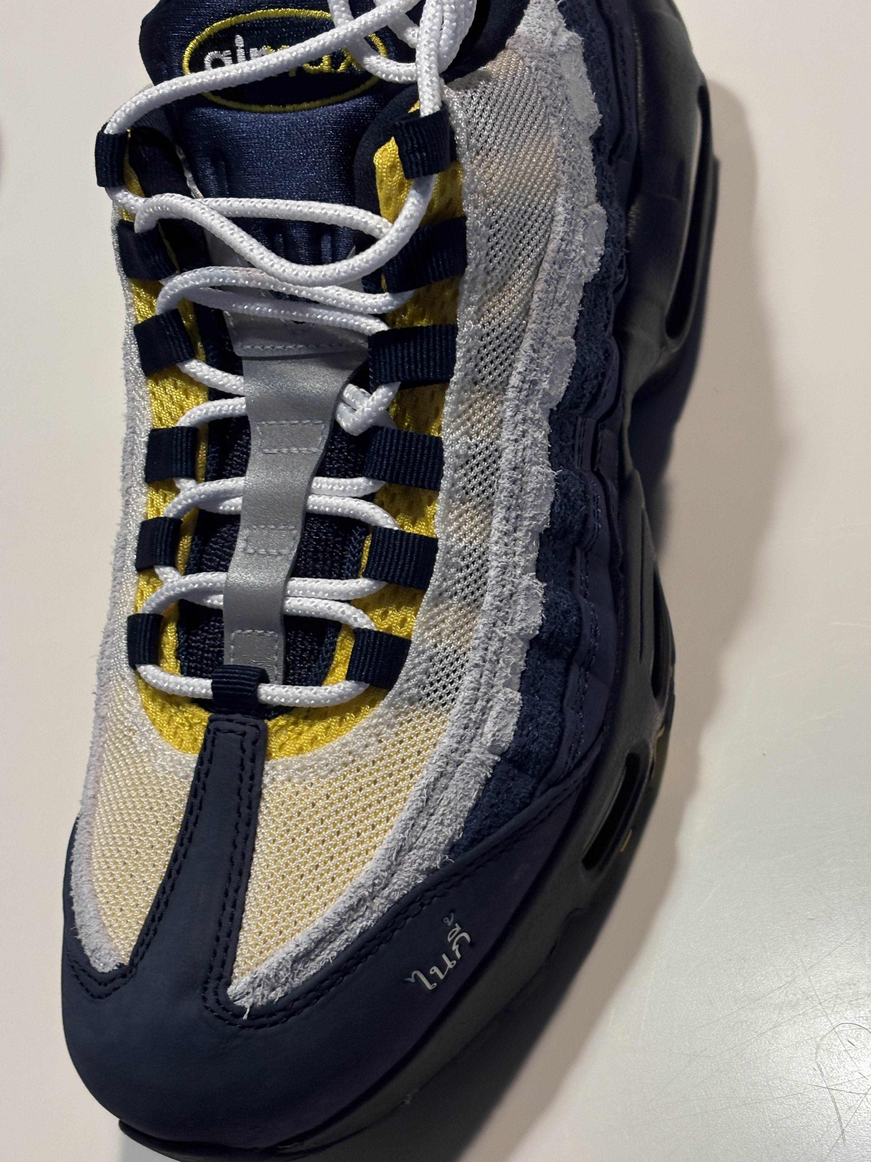 Nike x Eric Koston SB Air Max 95 Obsidian and Speed Yellow 착용 스타일