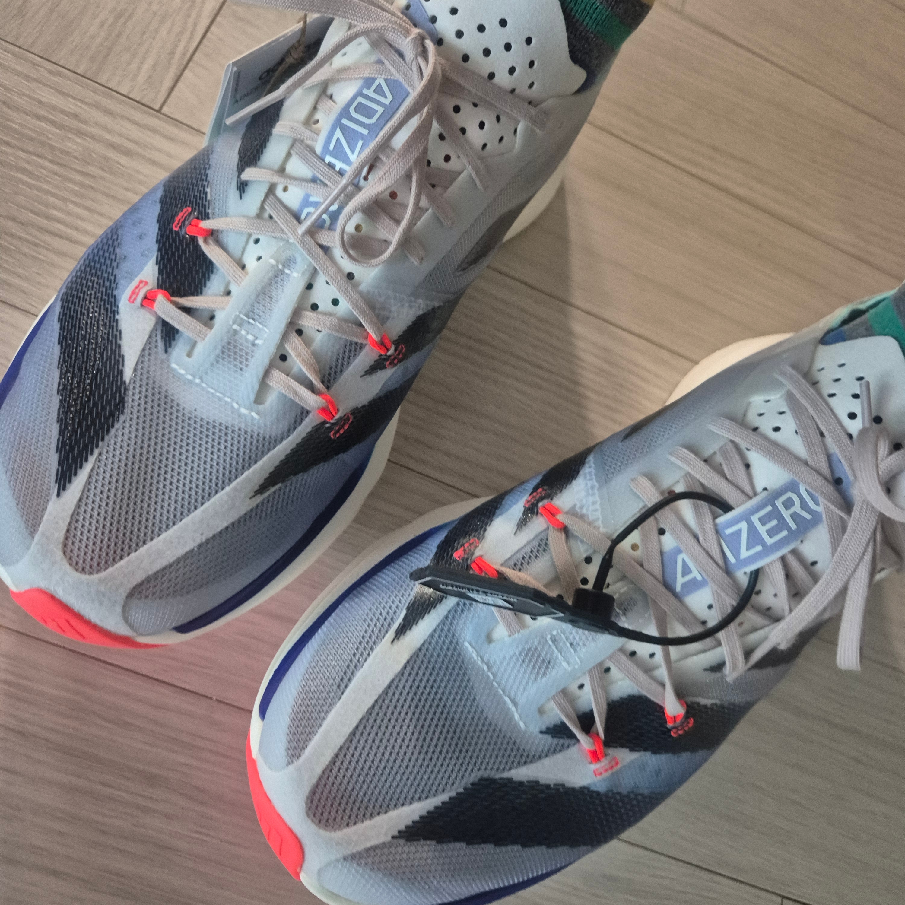 Adidas Adizero Adios Pro 3 Off White Aurora Ink 착용 스타일 - 2