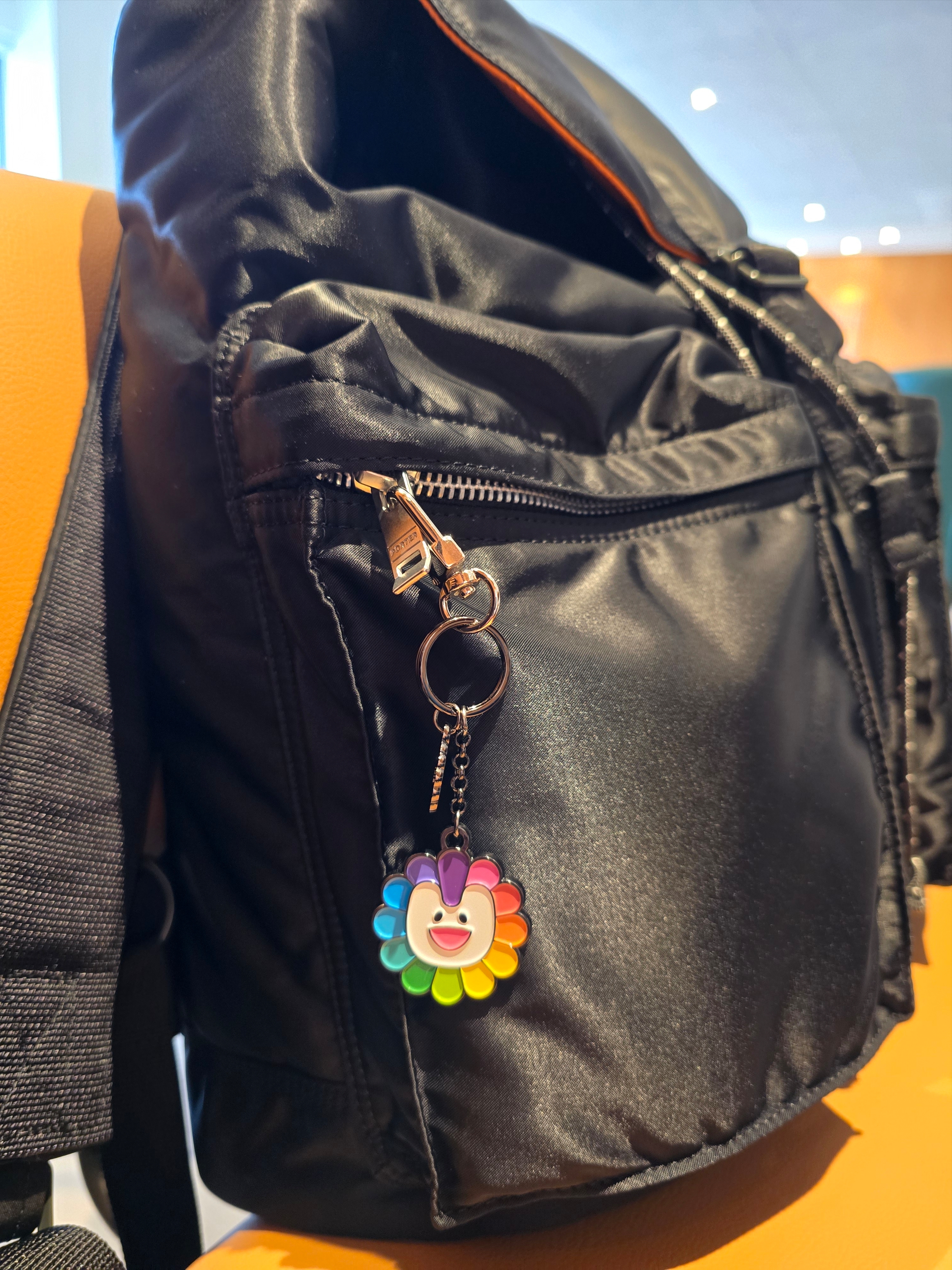 NewJeans x Murakami Metal Keyring Flower 착용 스타일