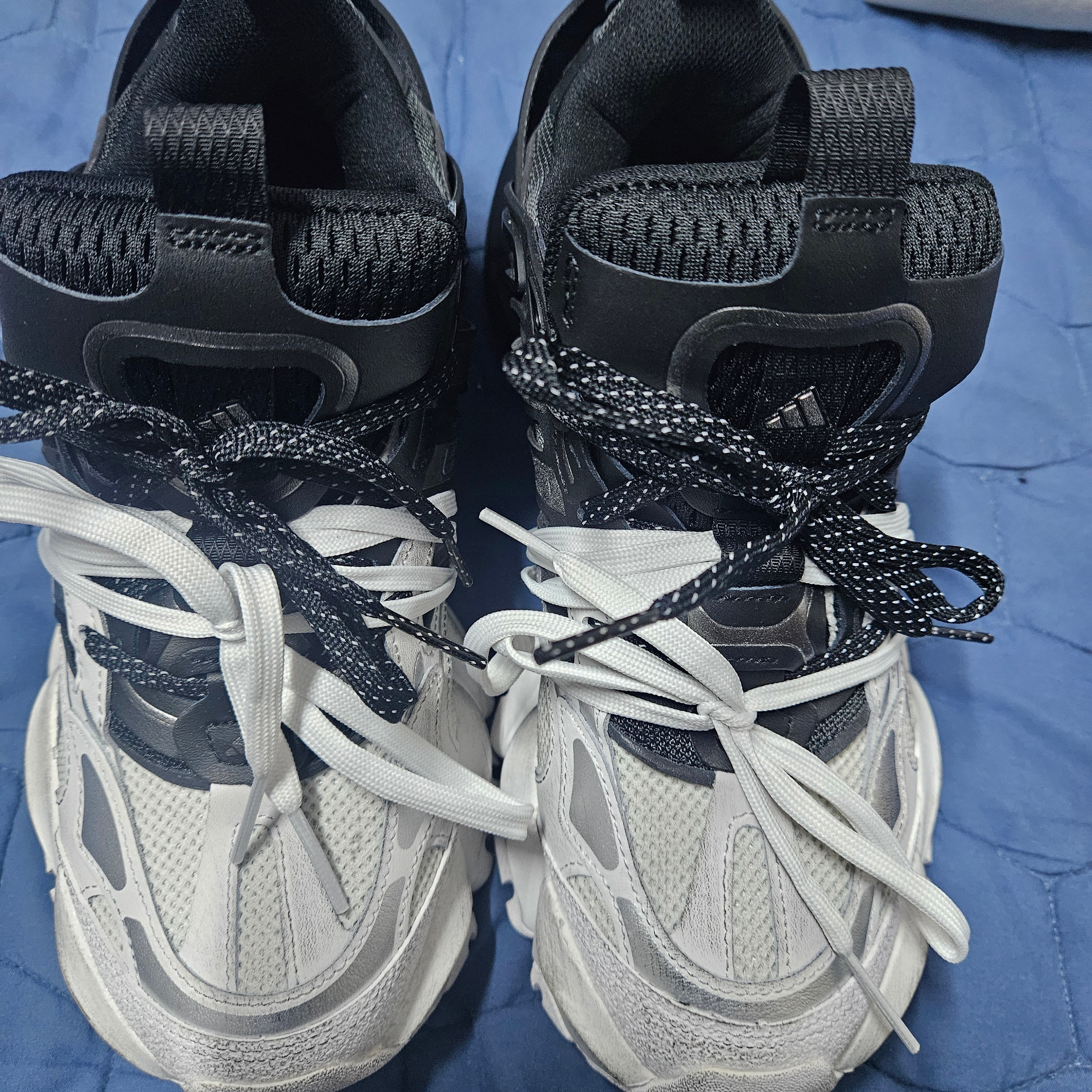 Adidas Vento XLG Runner Deluxe Sneakers White Black 착용 스타일