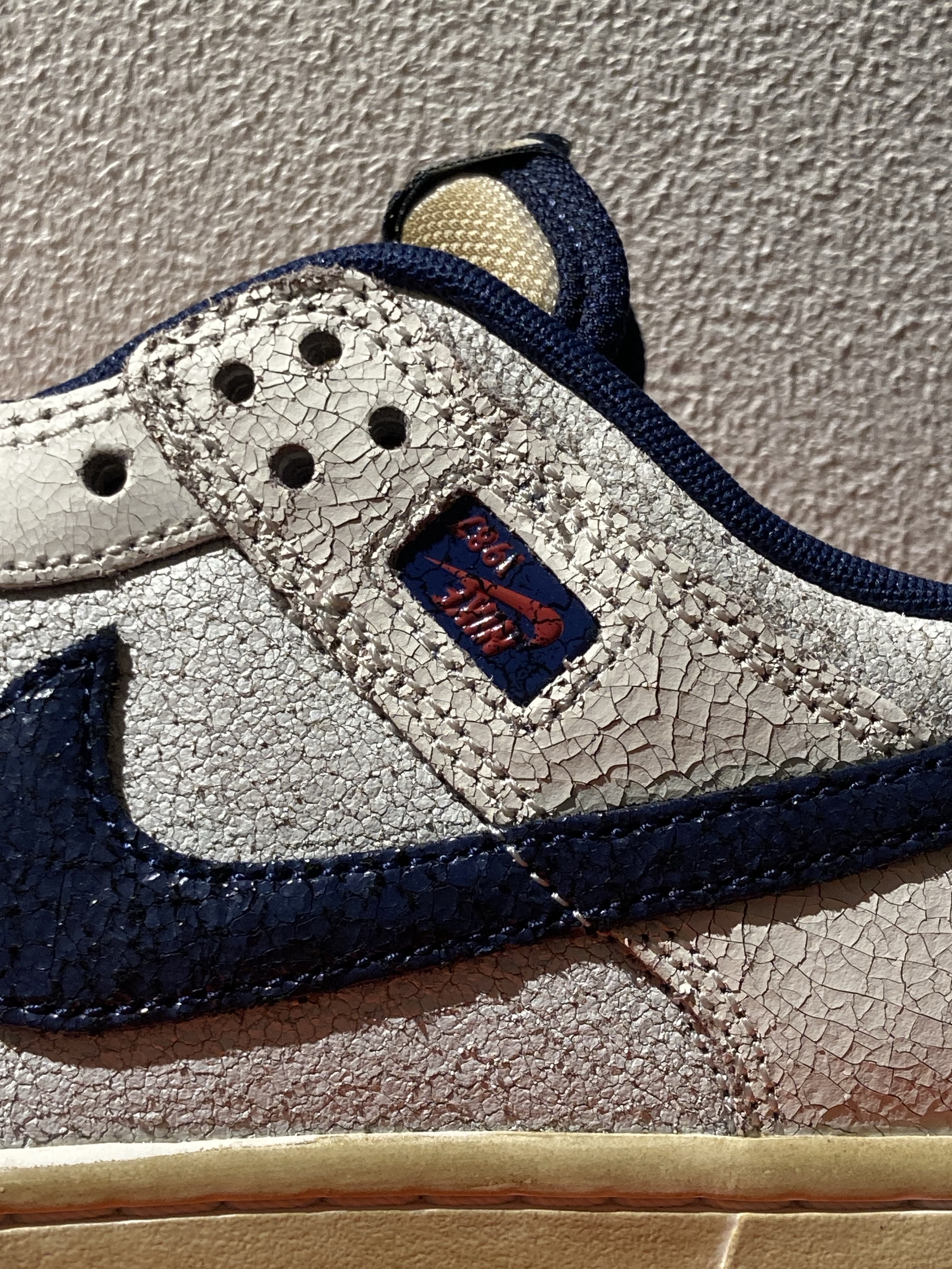 Nike x Stranger Things Dunk Low Phantom and Midnight Navy 착용 스타일 - 3