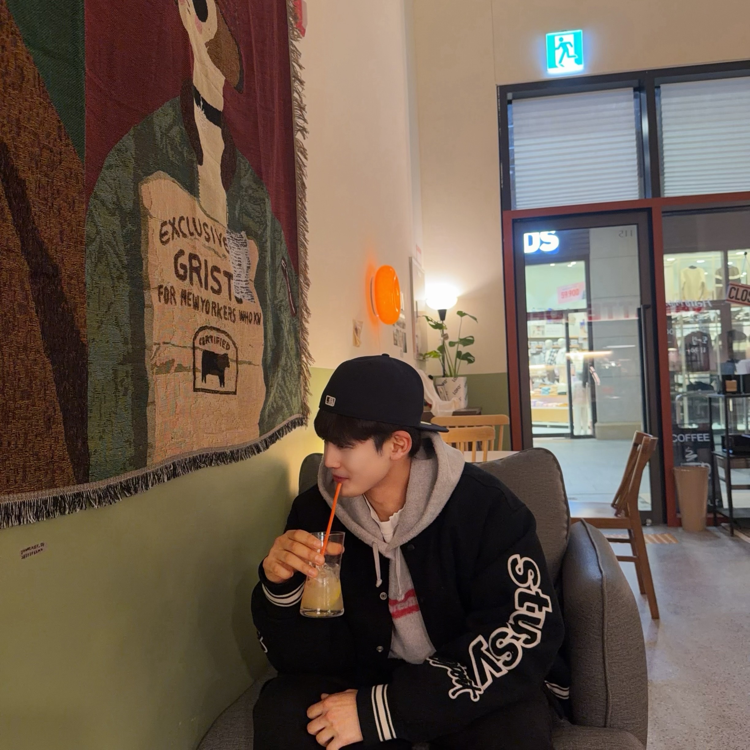 Stussy Competition Varsity Jacket Black, Supreme Inside Out Box Logo Hooded Sweatshirt Heather Grey - 23SS 착용 스타일 - 2