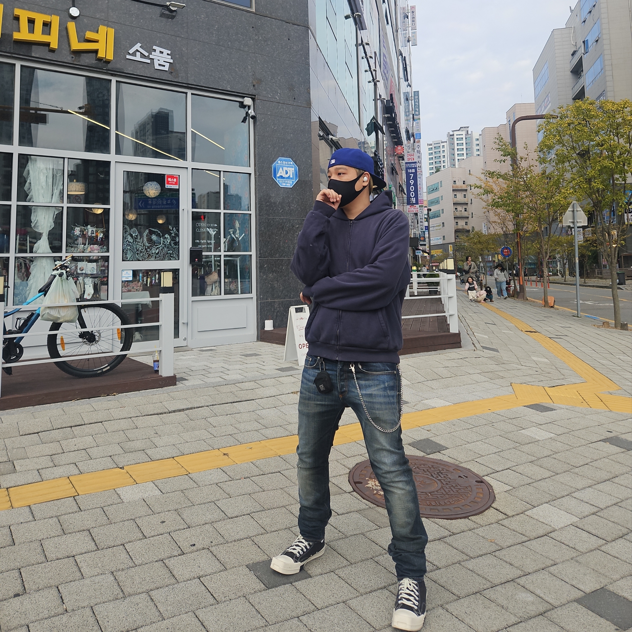 Converse x Drkshdw Turbodrk Chuck 70 Hi Black, Yeezy YZY Zip-Up Hoodie Navy 착용 스타일 - 2