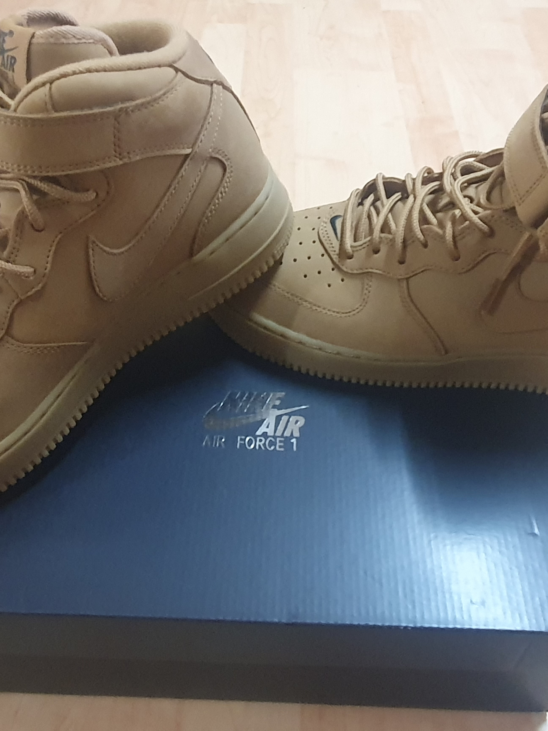 Nike Air Force 1 Mid Flax and Outdoor Green 착용 스타일 - 3