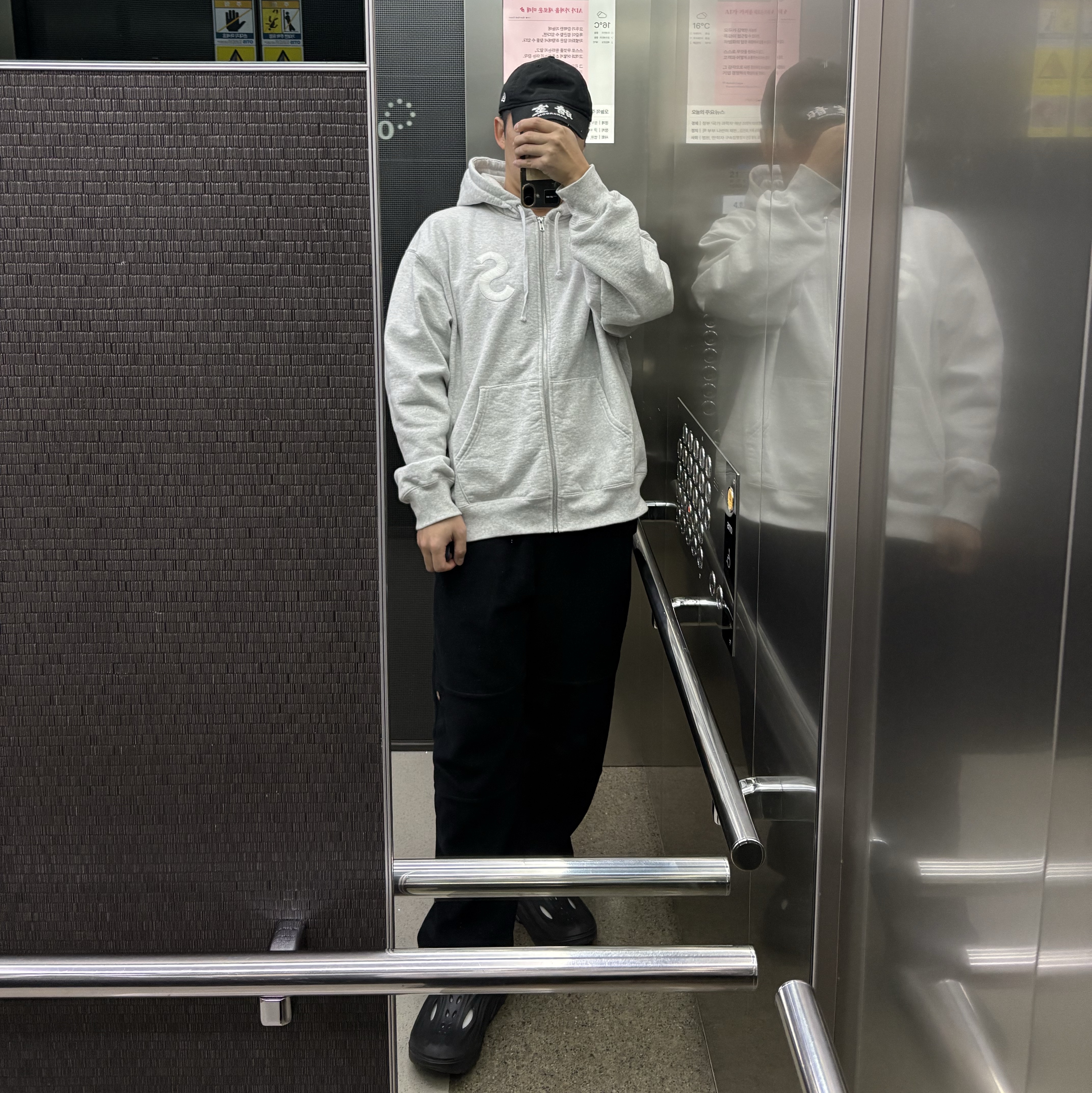 Darkr8m Studio x New Era Unstructured Ball Cap Black, Supreme S Logo Zip Up Hooded Sweatshirt Ash Grey - 24FW 착용 스타일