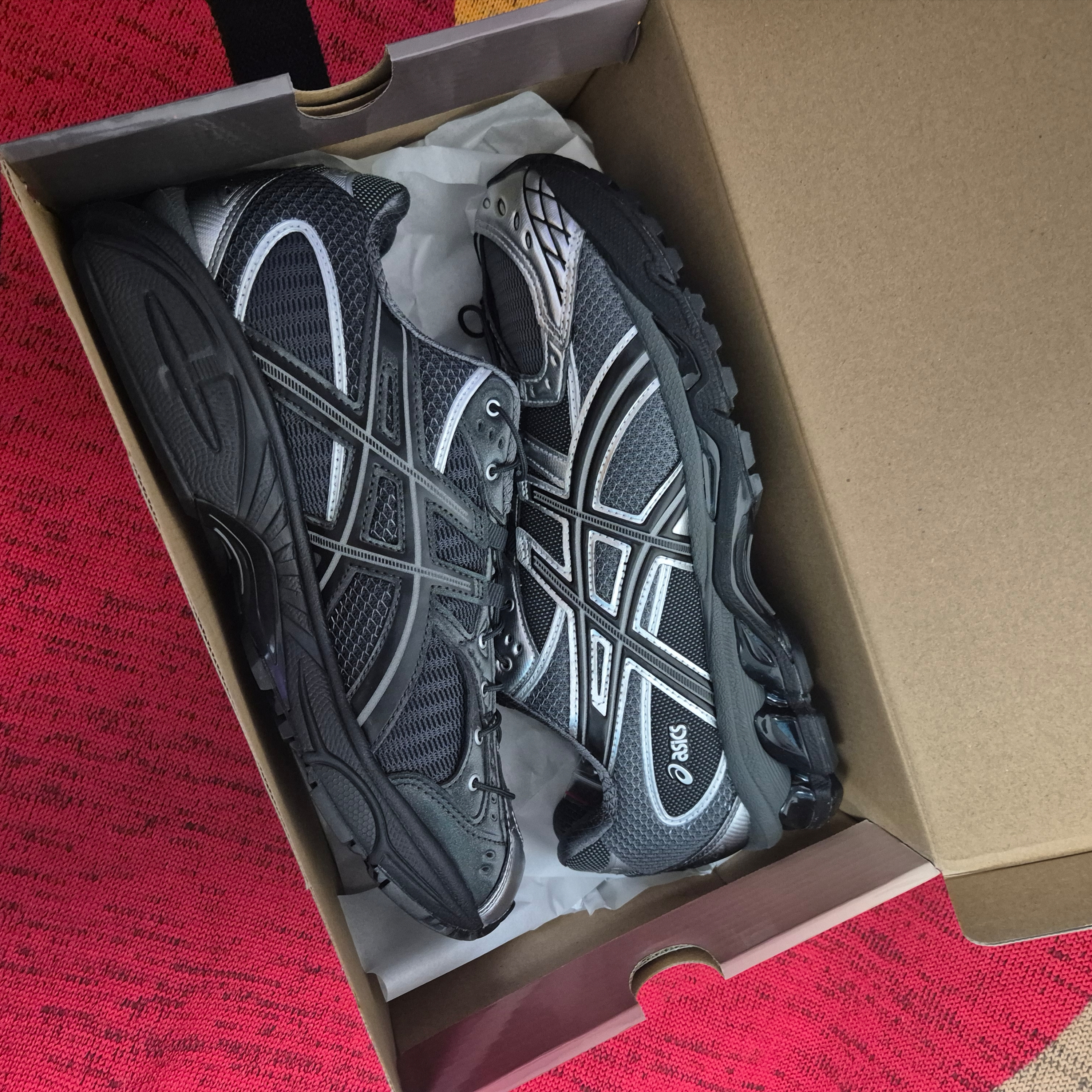 Asics x Unaffected Gel-Nimbus 10.1 Silver Black 착용 스타일 - 5