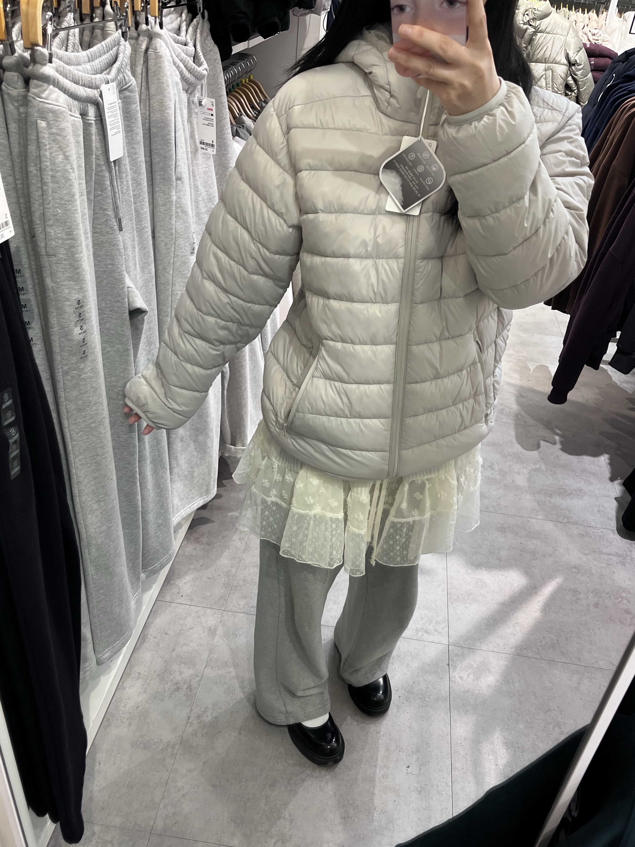 Spao Thin-Light Hooded Jacket Light Gray 착용 스타일 - 1