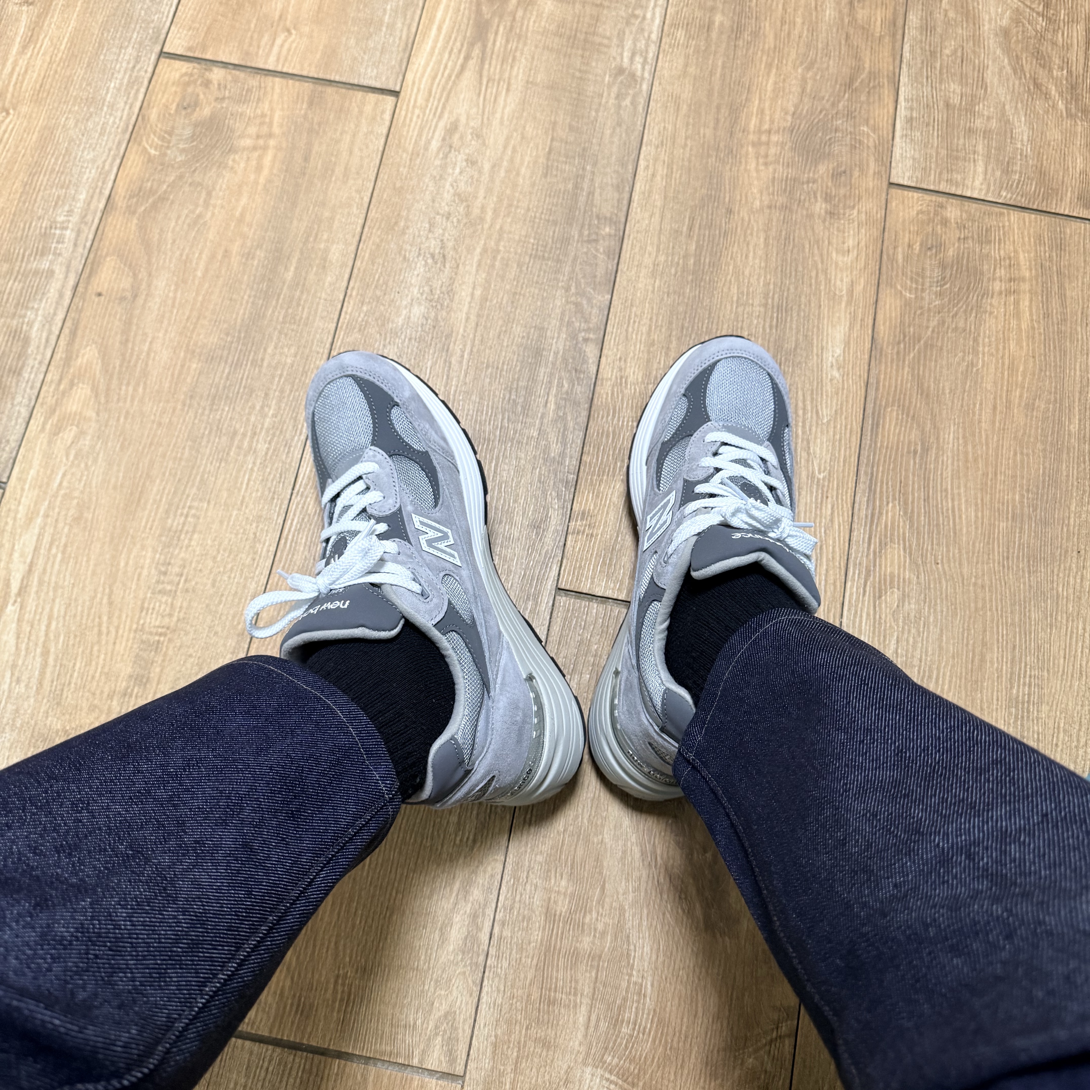 New Balance 992 Made in USA Core Grey Silver Metallic 착용 스타일